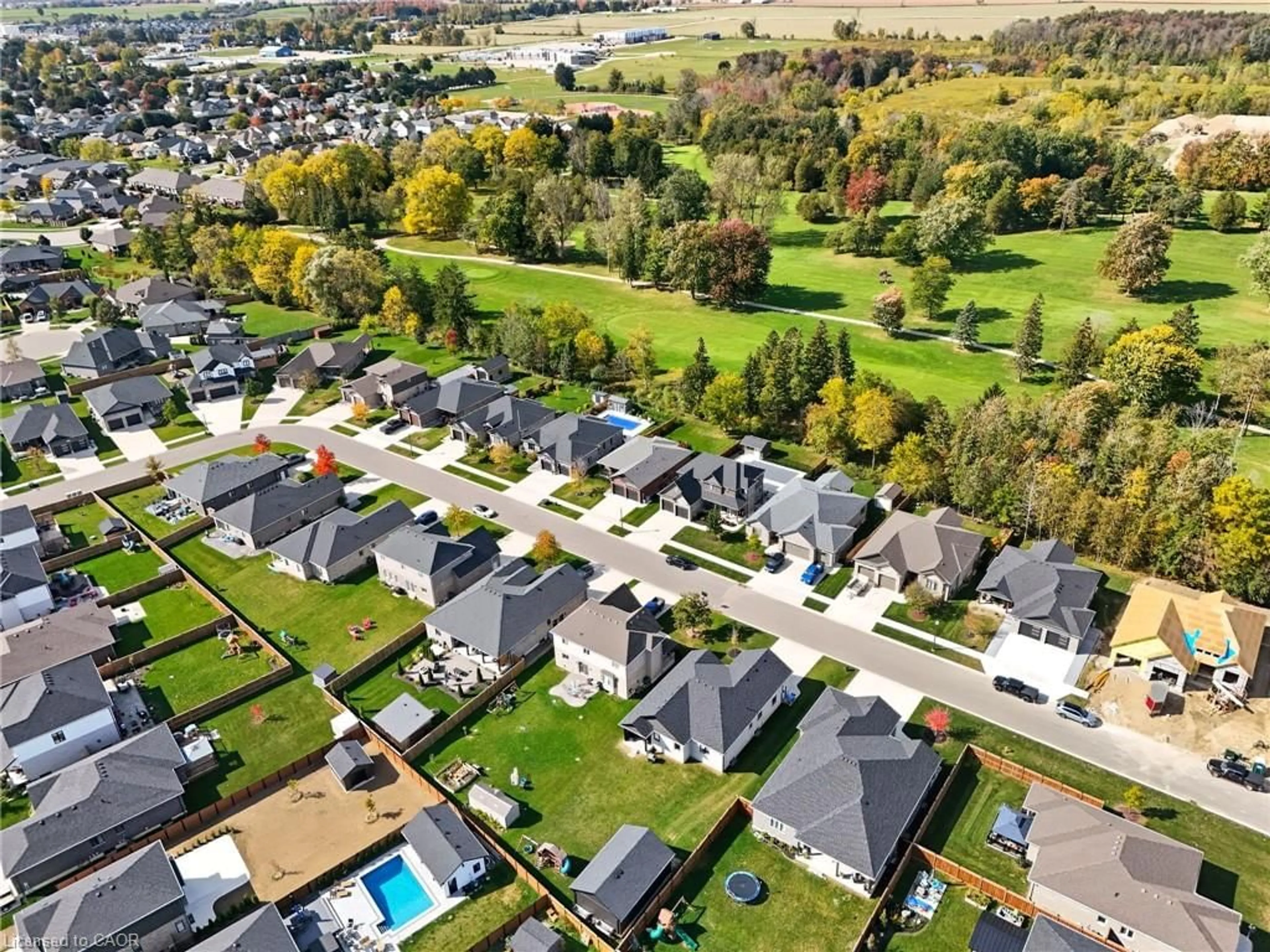 A pic from outside/outdoor area/front of a property/back of a property/a pic from drone, unknown for 19 Gilmer Cres, Listowel Ontario N4W 0H2