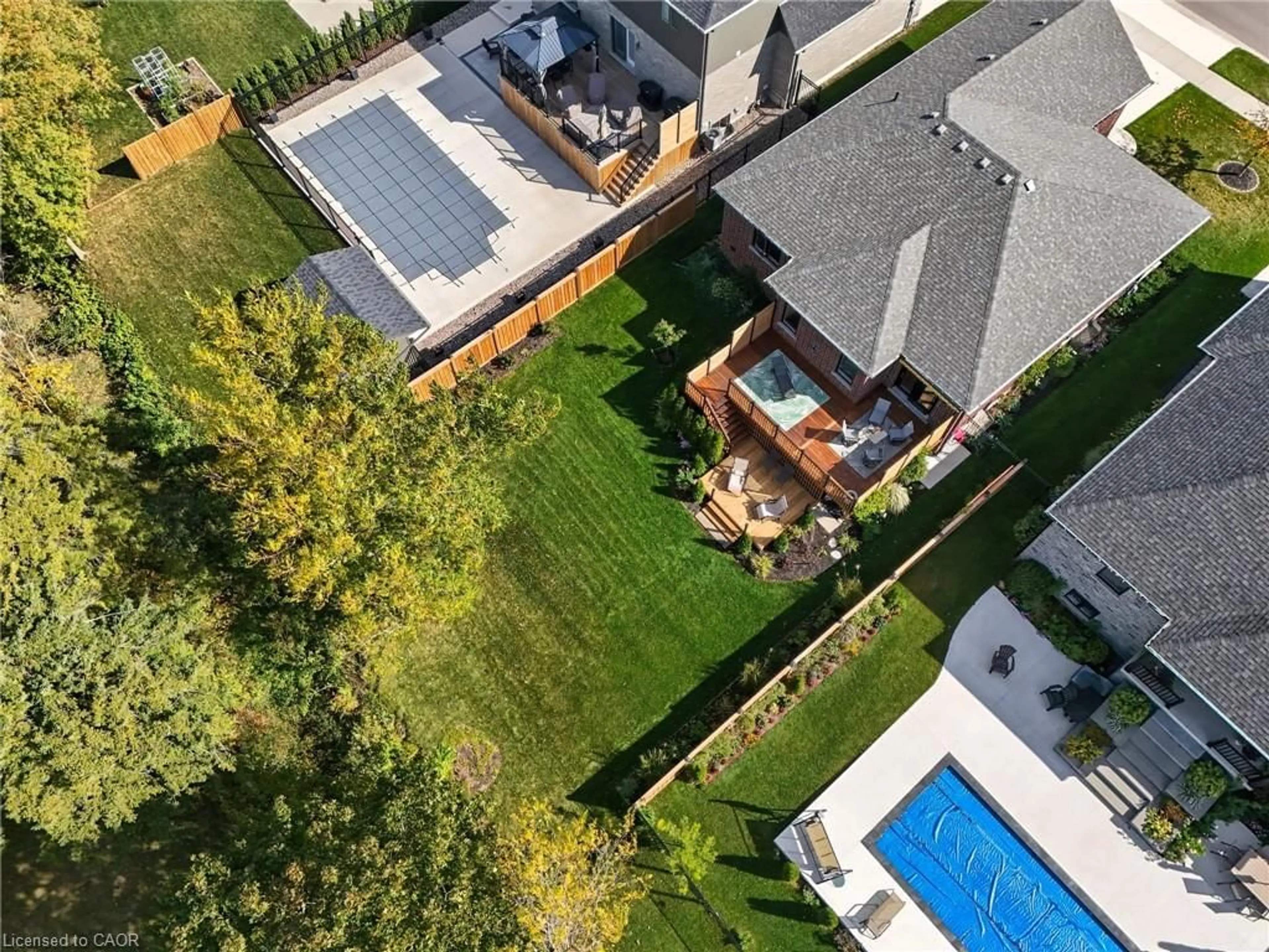 A pic from outside/outdoor area/front of a property/back of a property/a pic from drone, unknown for 19 Gilmer Cres, Listowel Ontario N4W 0H2