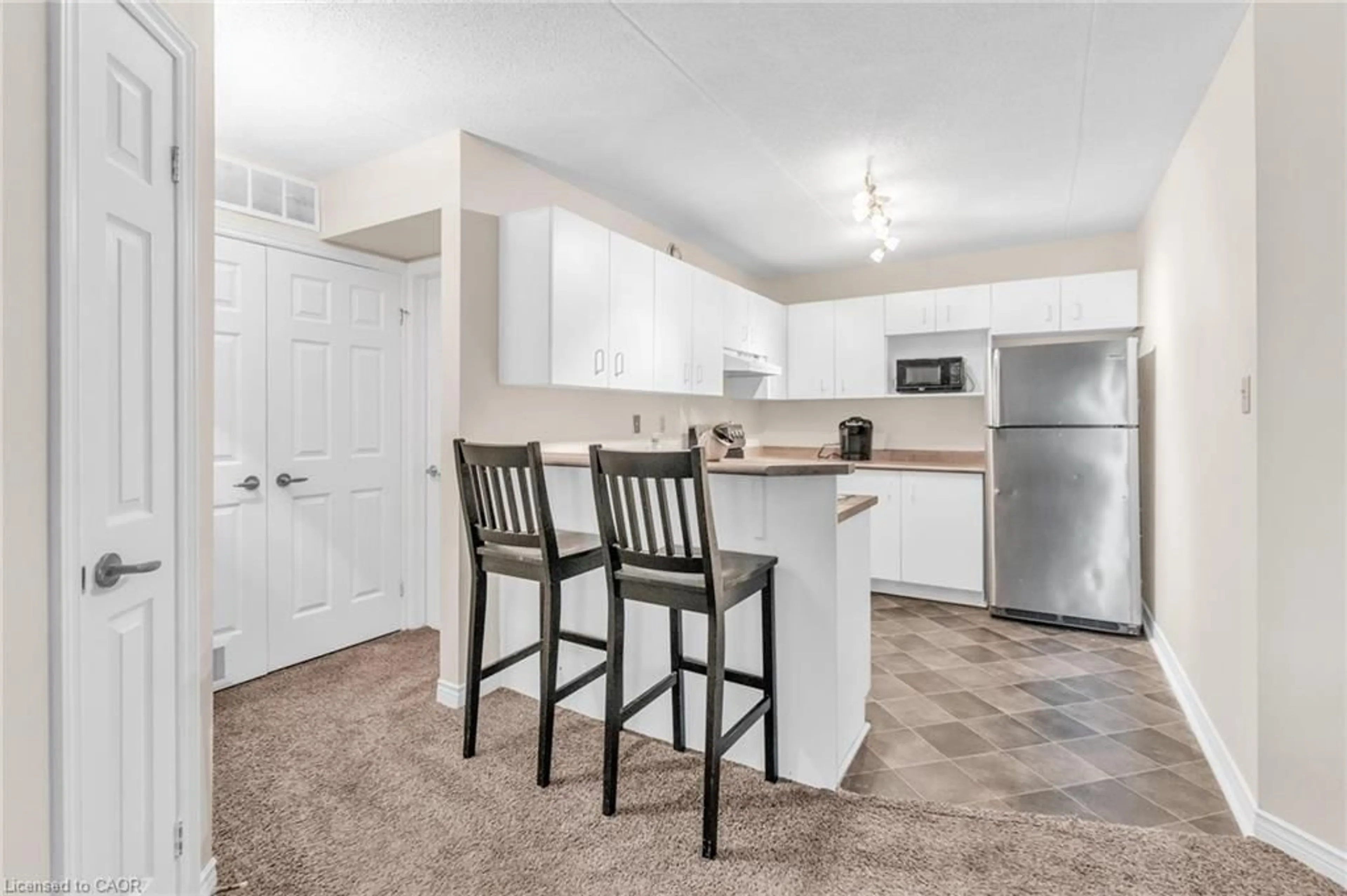 Standard kitchen, unknown for 2010 Cleaver Ave #207, Burlington Ontario L7M 4C1
