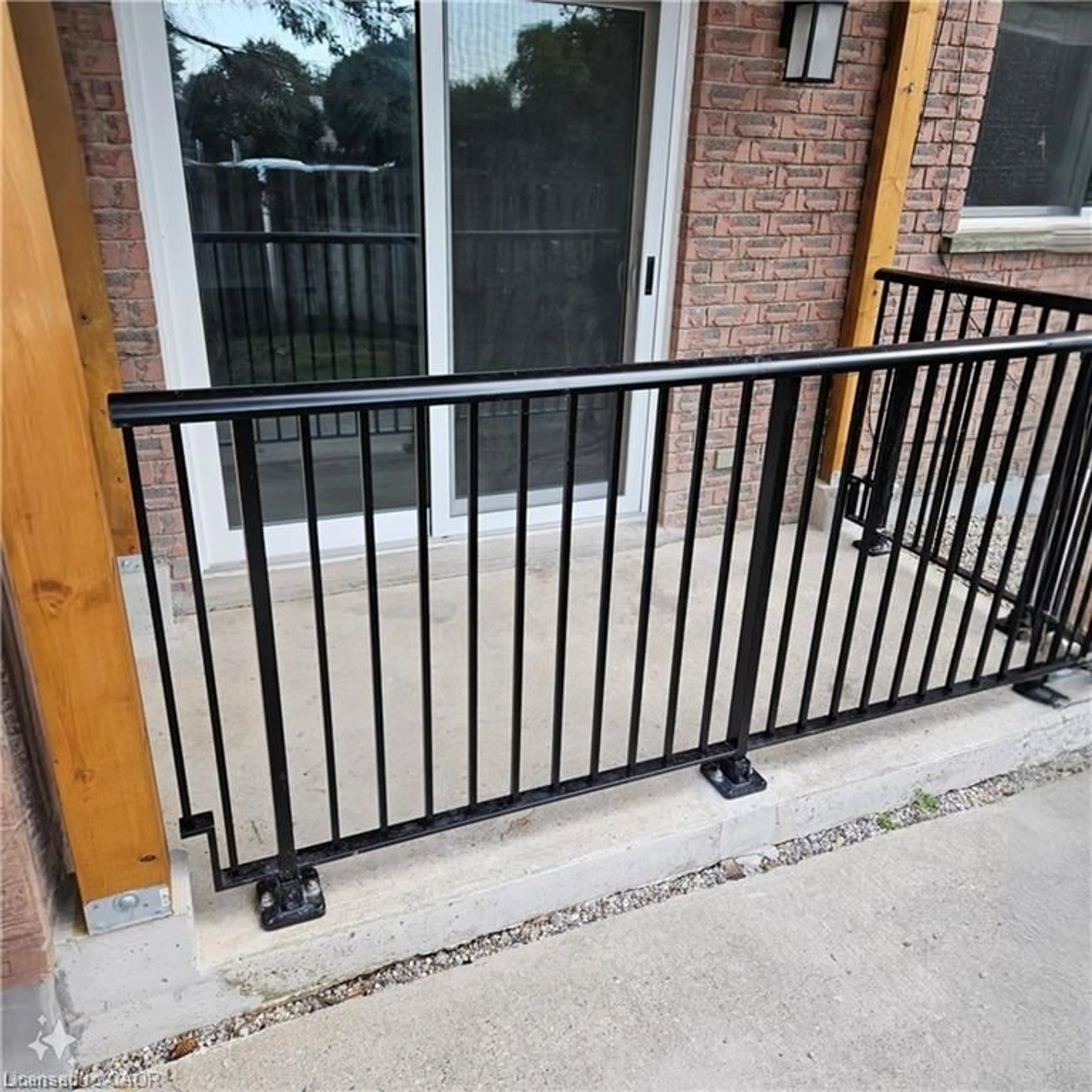 Patio, street for 3085 Kingsway Dr #3, Kitchener Ontario N2C 2P1