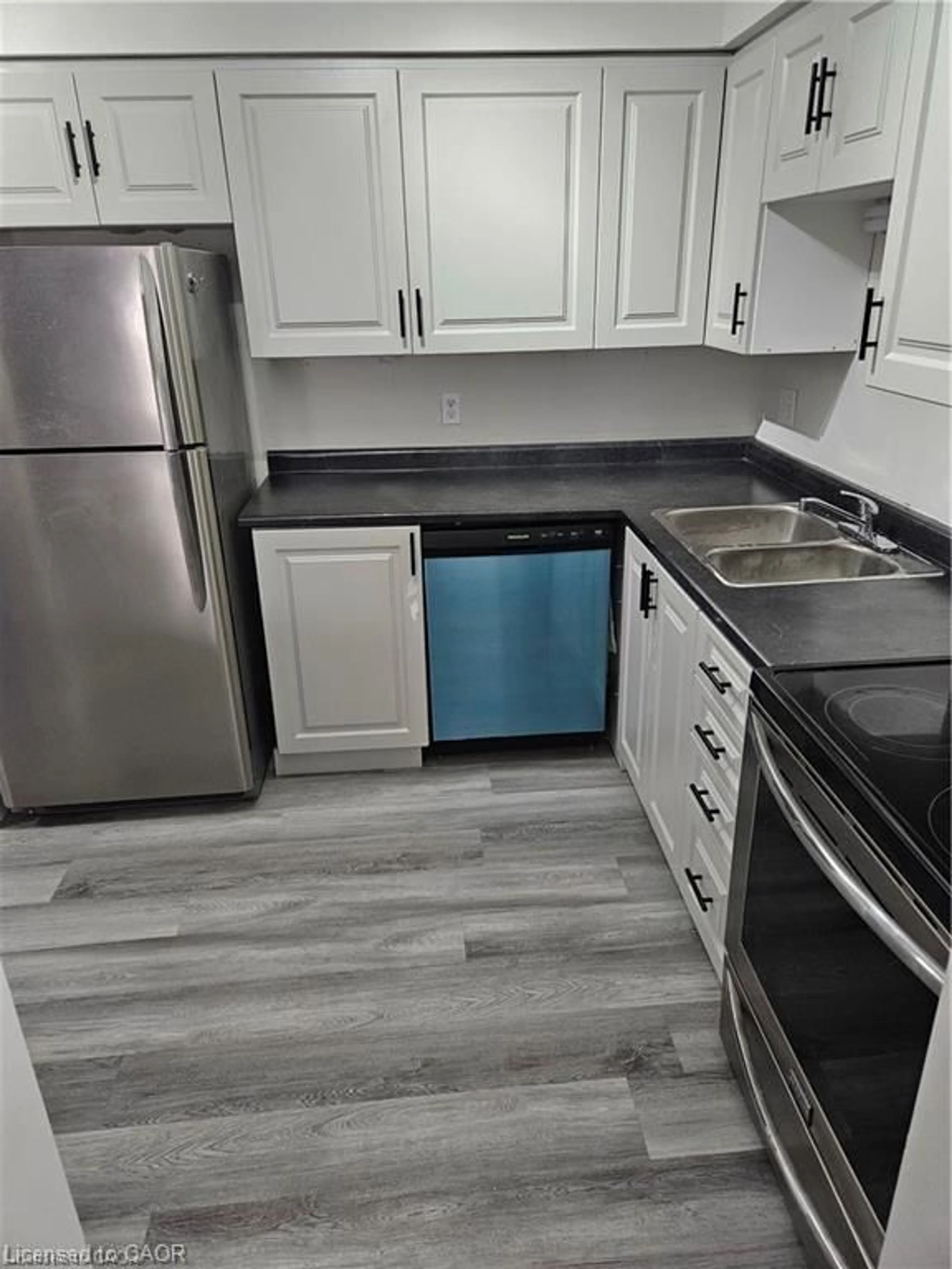 Standard kitchen, unknown for 3085 Kingsway Dr #3, Kitchener Ontario N2C 2P1