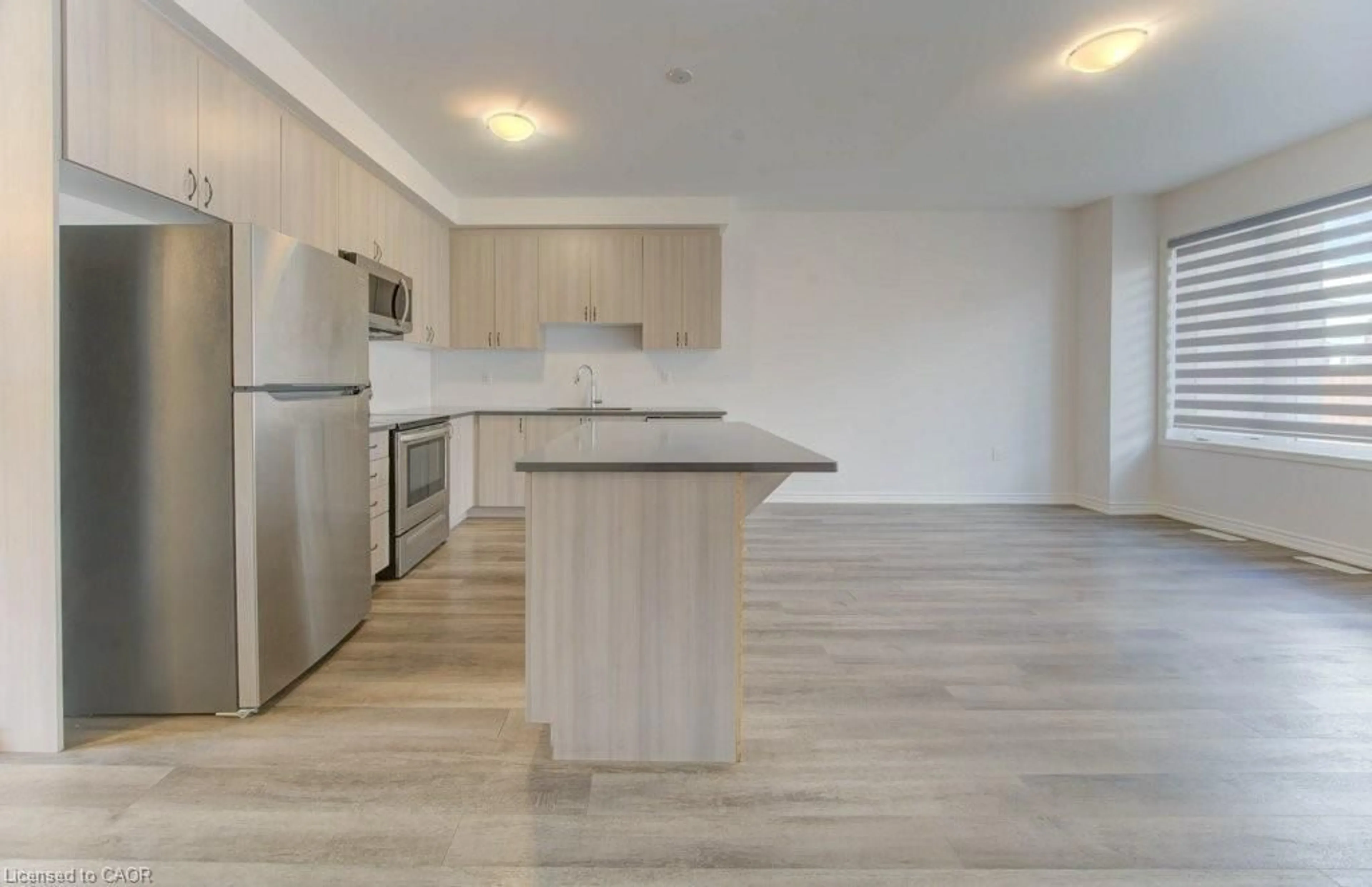 Standard kitchen, wood/laminate floor for 7 Saxony St, Kitchener Ontario N2R 0S3