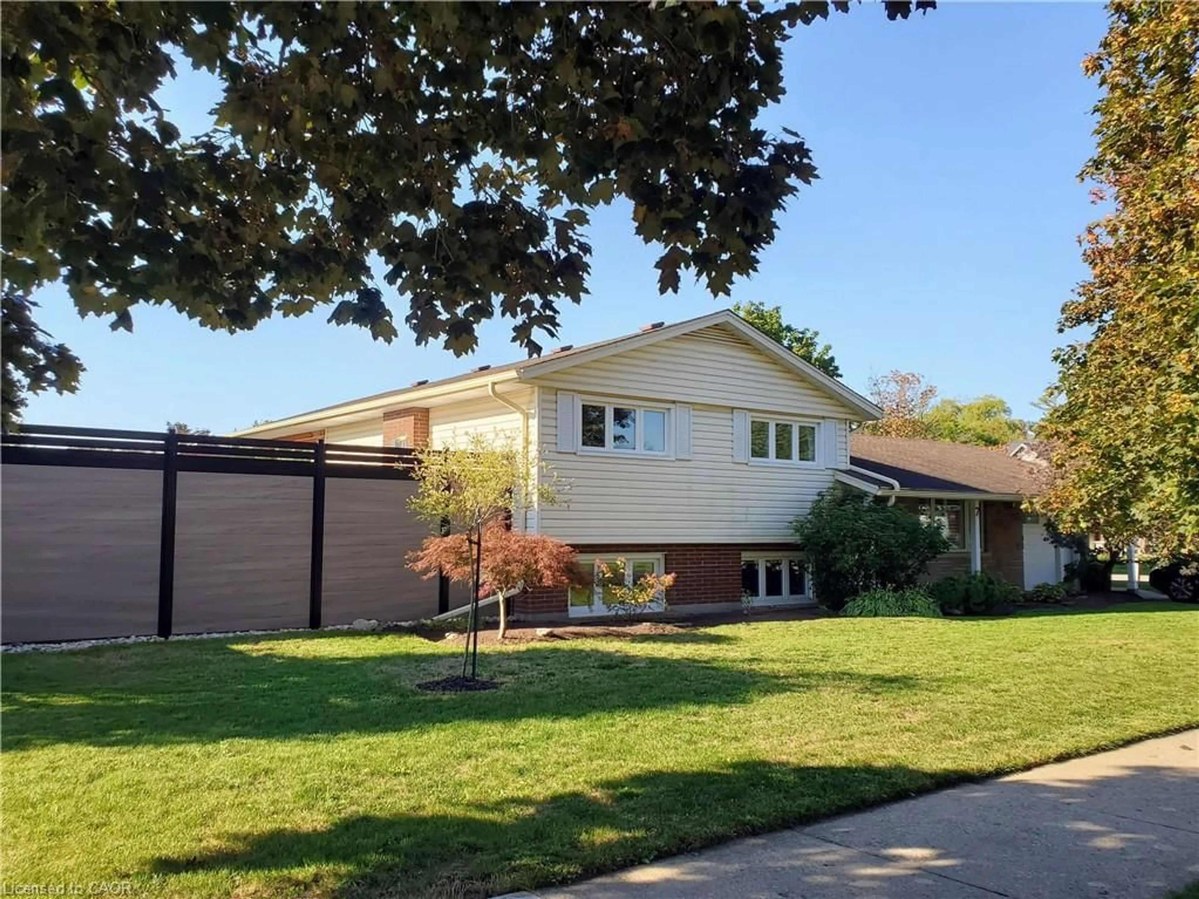 Home with brick exterior material, street for 7 Crosby Dr, Kitchener Ontario N2B 2K6