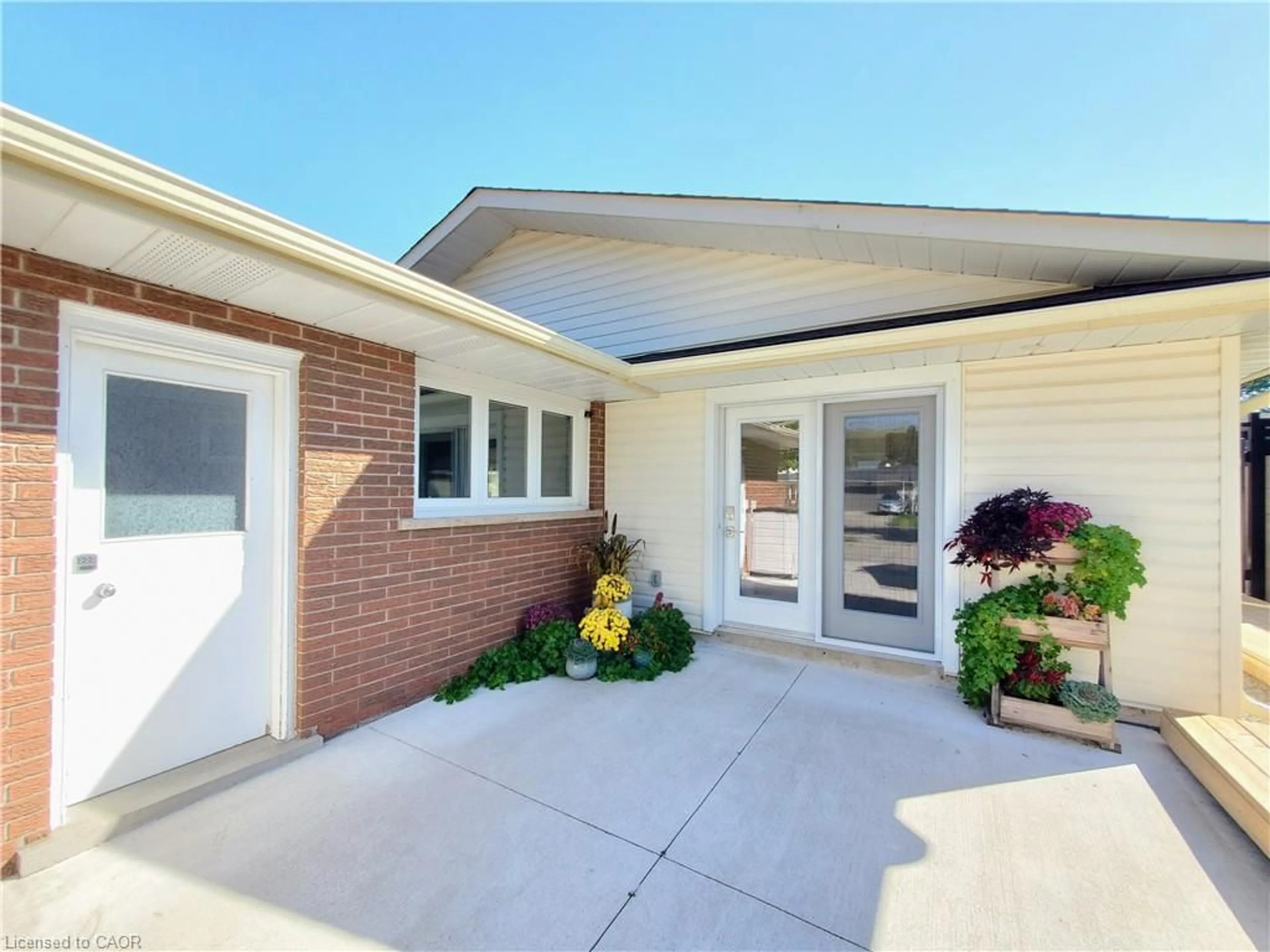 Home with brick exterior material, street for 7 Crosby Dr, Kitchener Ontario N2B 2K6