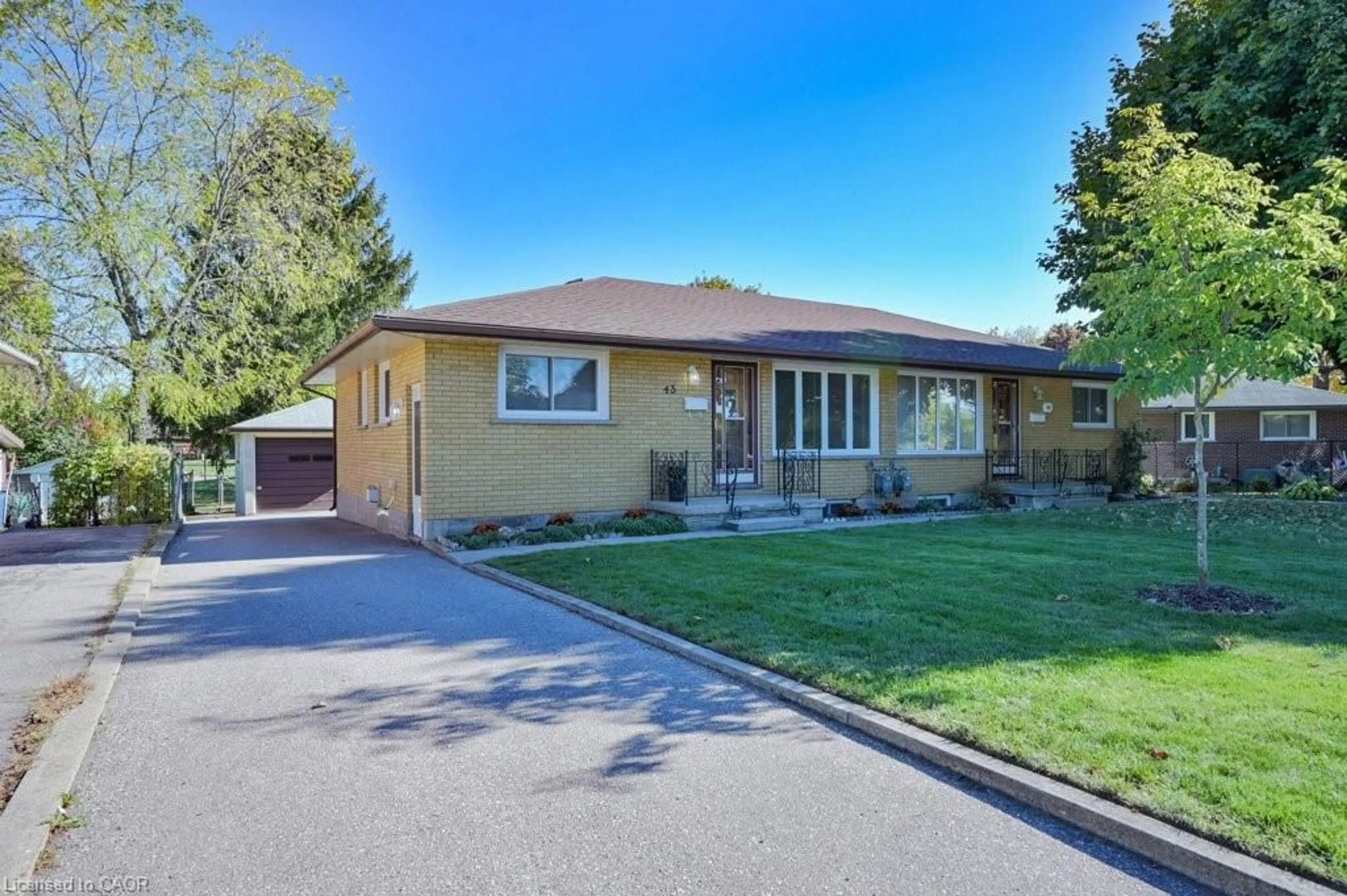 Home with brick exterior material, street for 43 Lauris Ave, Cambridge Ontario N1R 5L5