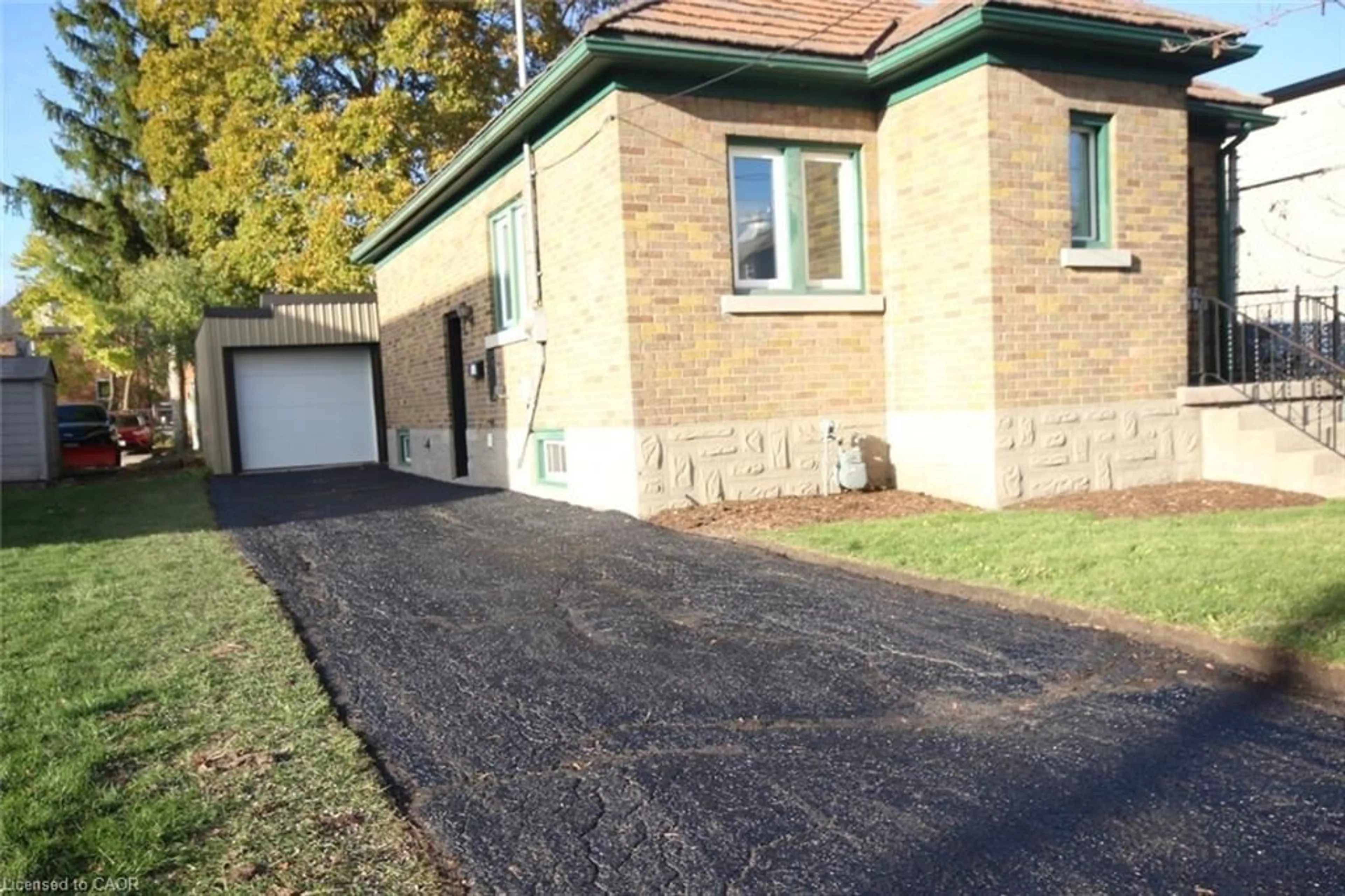 Unknown for 324 Wellington St, Kitchener Ontario N2H 5K9