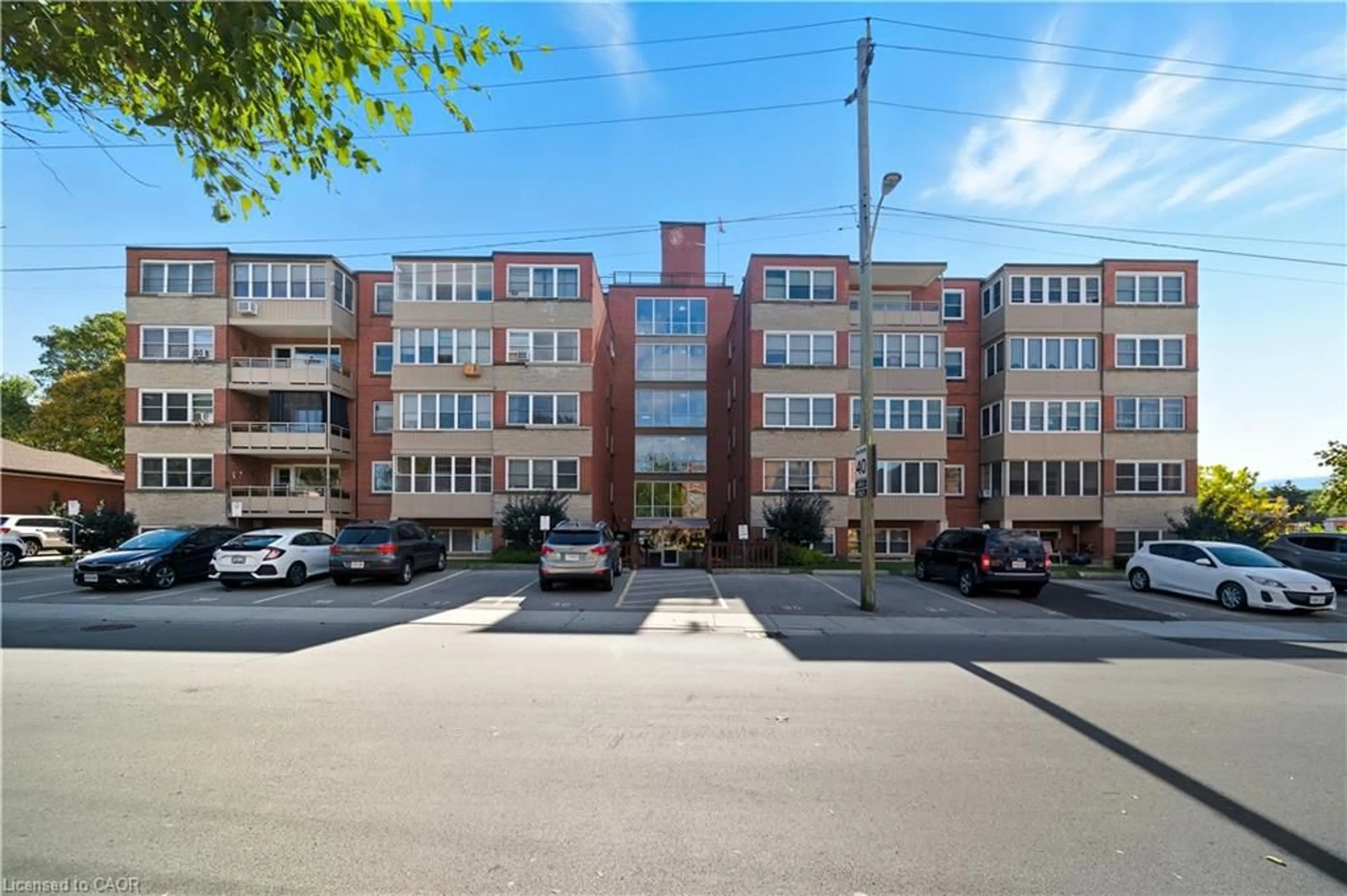 Patio, building for 9 Grant Blvd #102, Dundas Ontario L9H 4L5