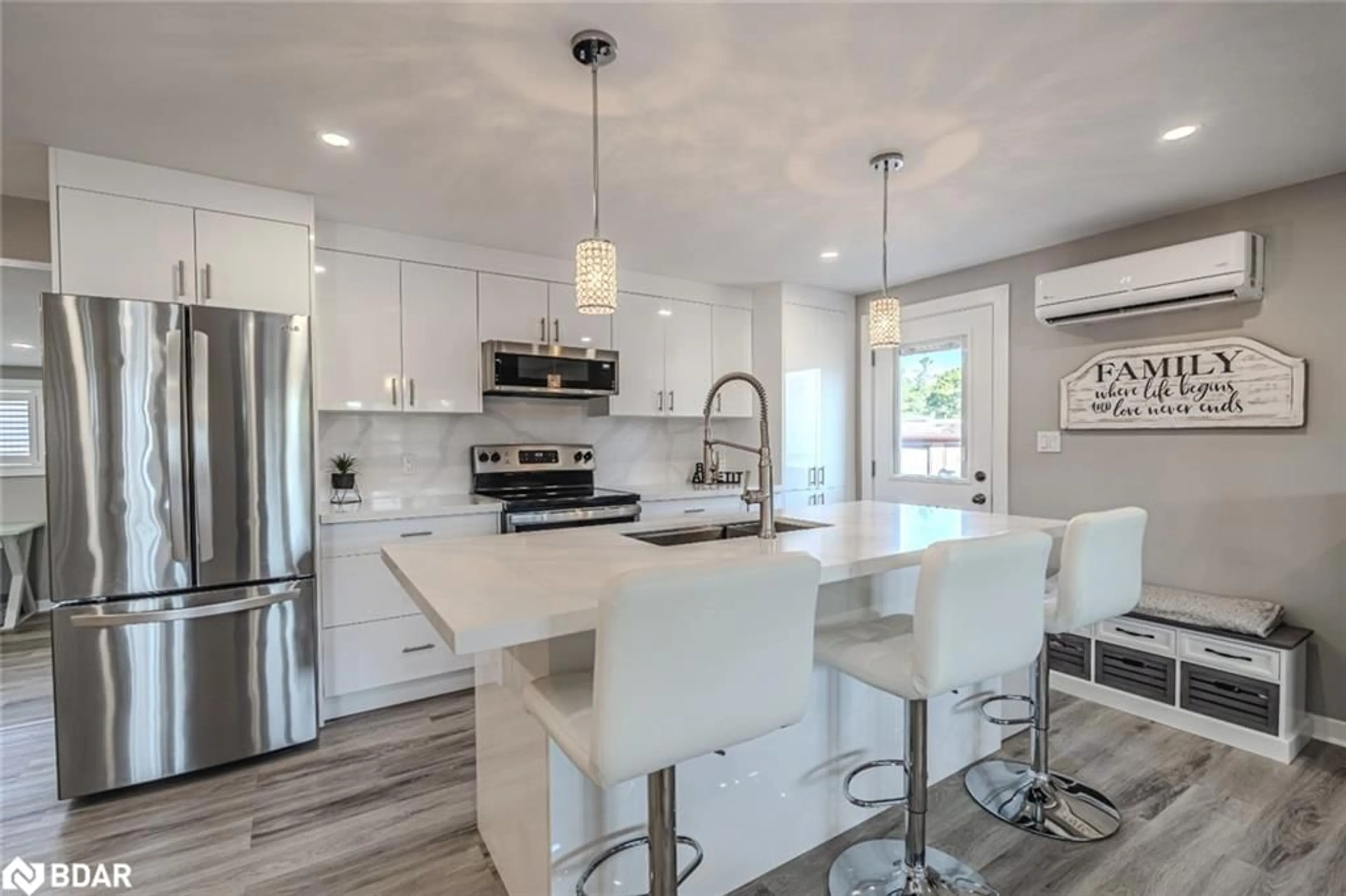 Open concept kitchen, unknown for 10 Nettles Cove, Innisfil Ontario L9S 1P6