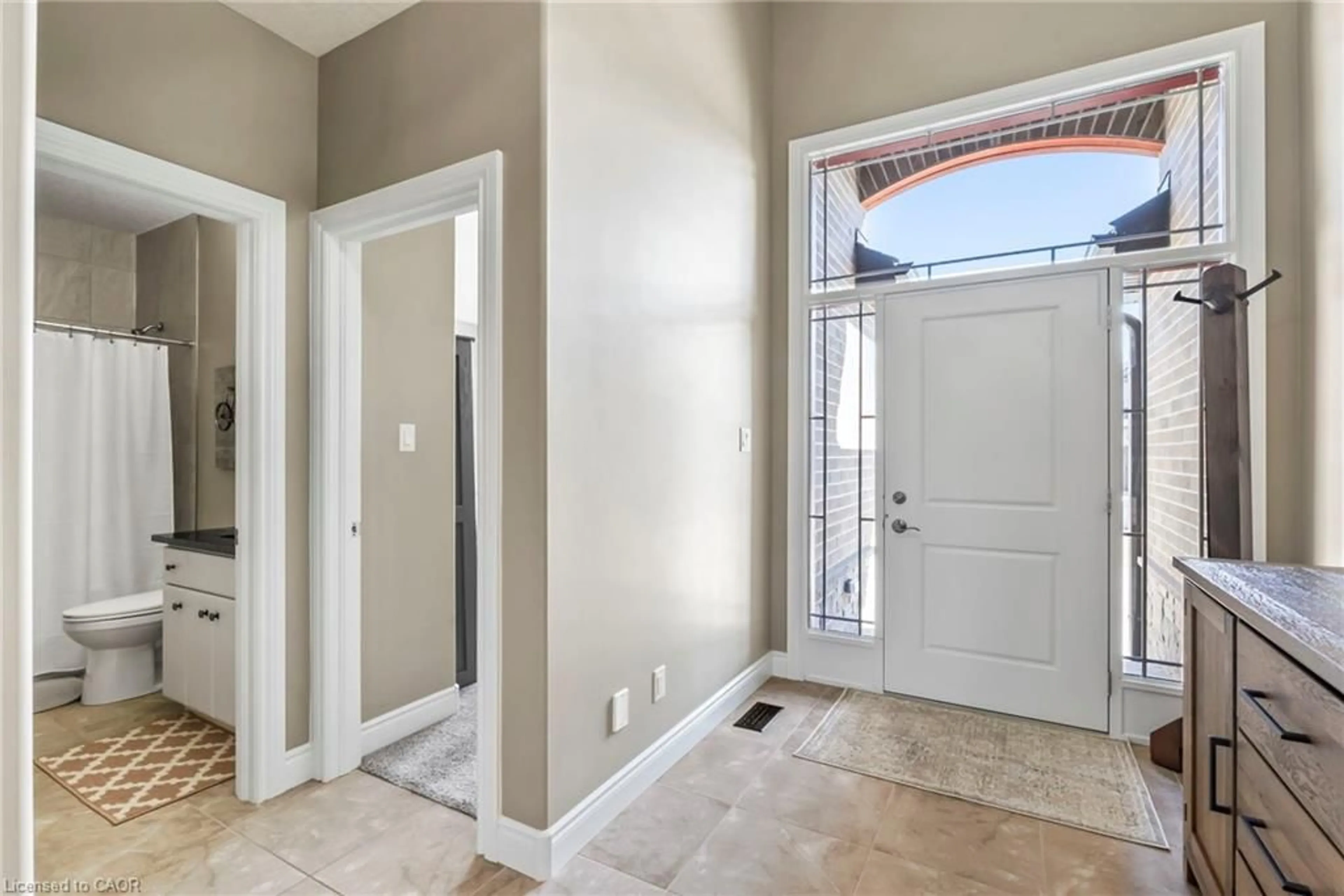 Indoor entryway for 86 Forbes Cres, Listowel Ontario N4W 0B8