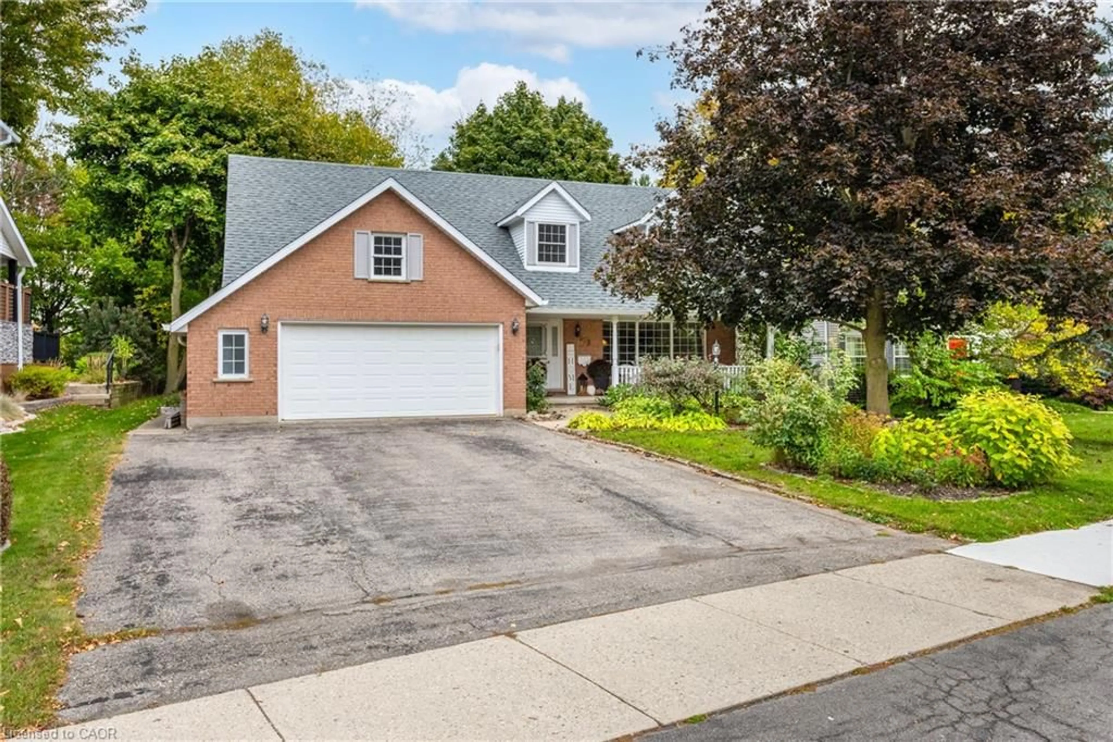 Home with vinyl exterior material, street for 553 Paradise Cres, Waterloo Ontario N2T 2J8