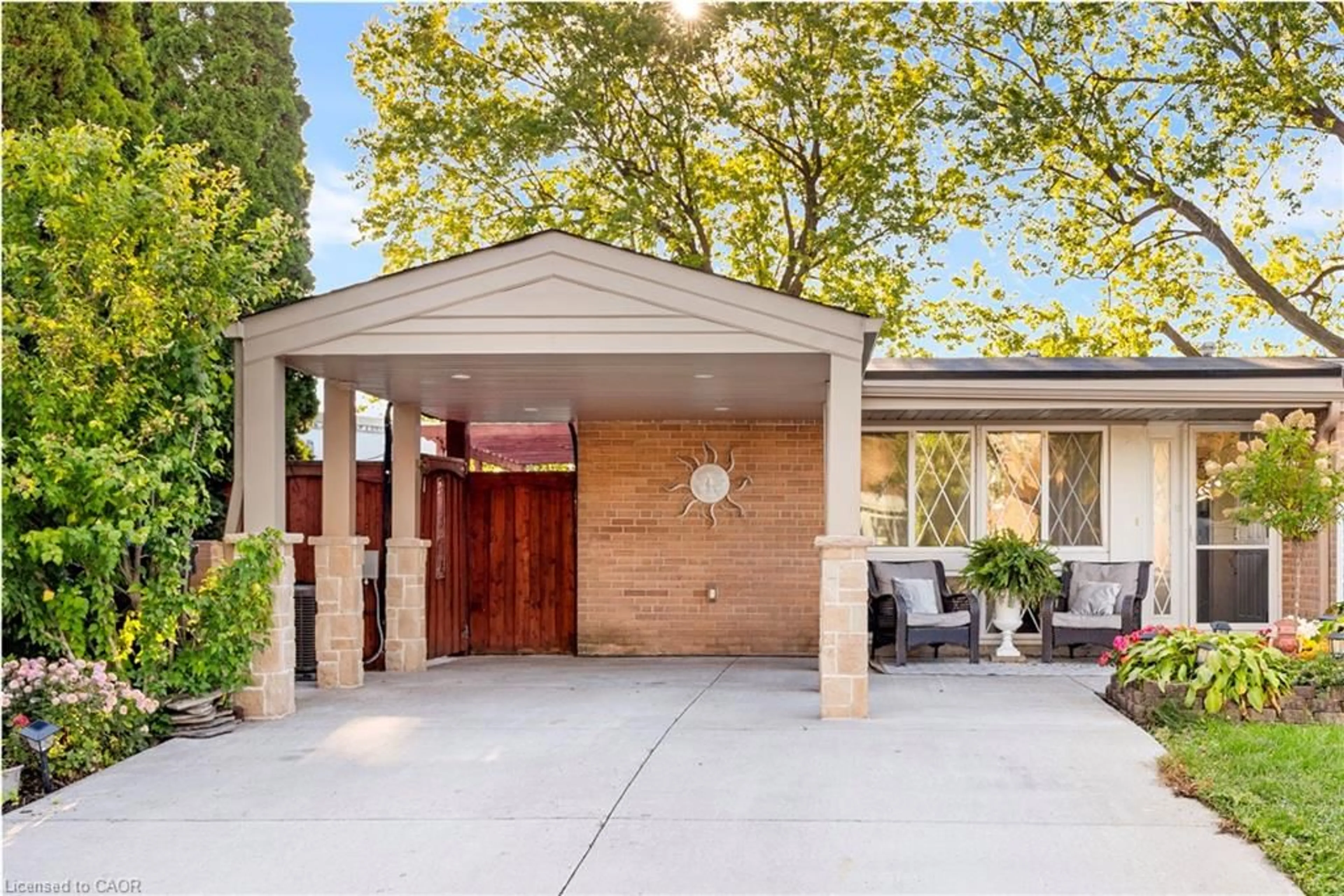 Home with brick exterior material, street for 2610 Constable Rd, Mississauga Ontario L5J 1W2