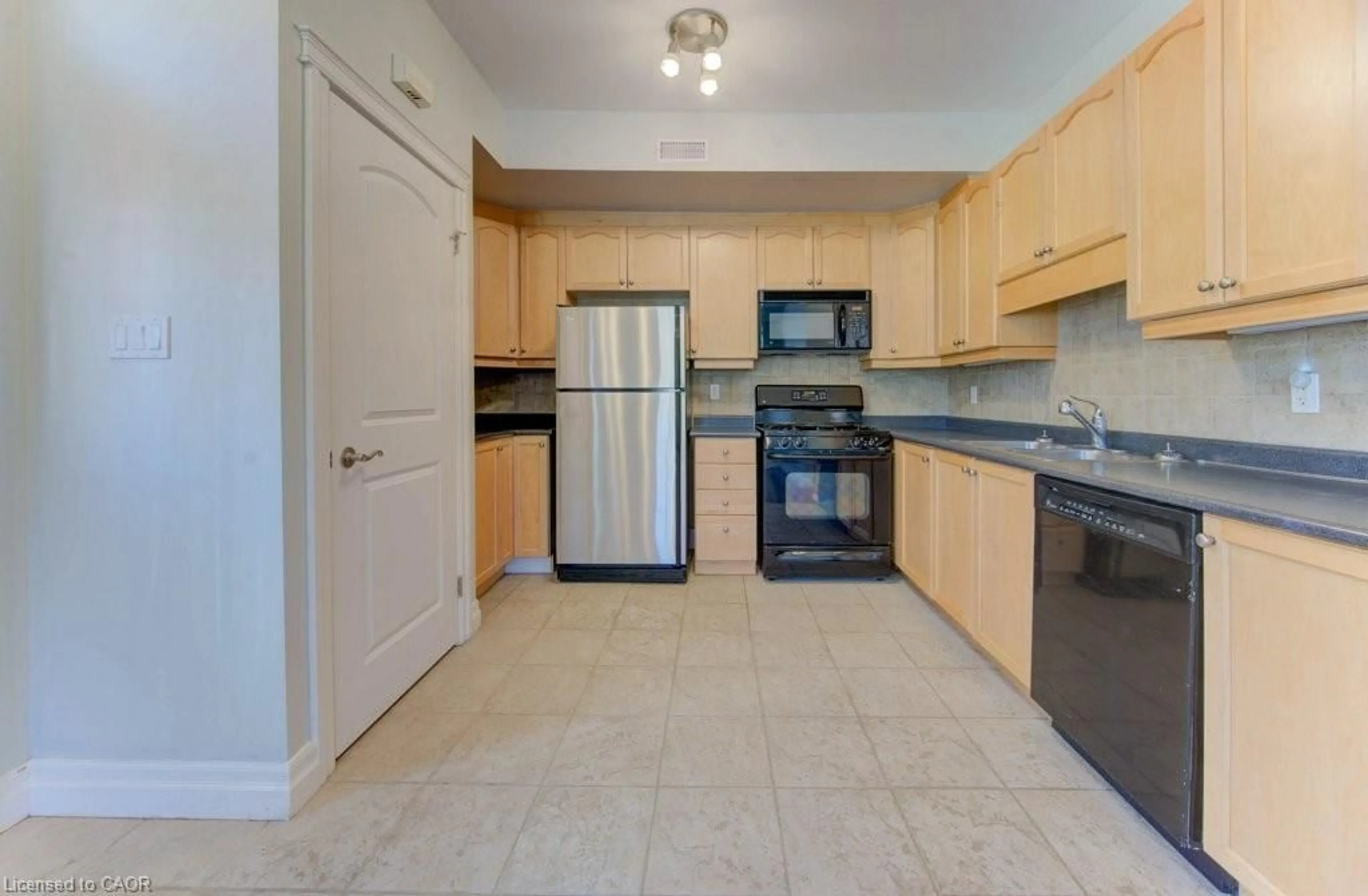 Standard kitchen, ceramic/tile floor for 555 King St #101, Kitchener Ontario N2G 2L9