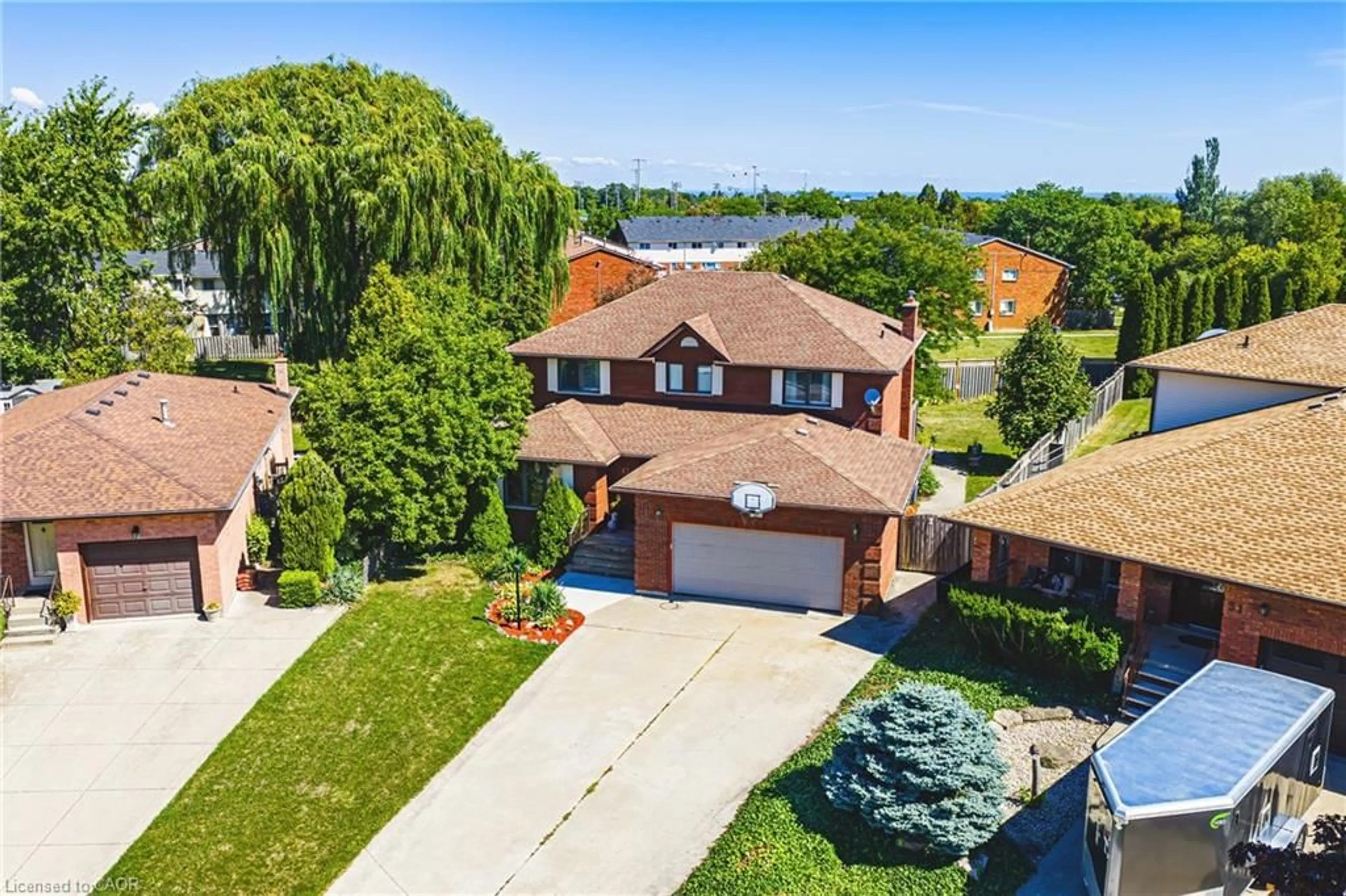 A pic from outside/outdoor area/front of a property/back of a property/a pic from drone, street for 47 Trenholme Cres, Hamilton Ontario L8W 2L4