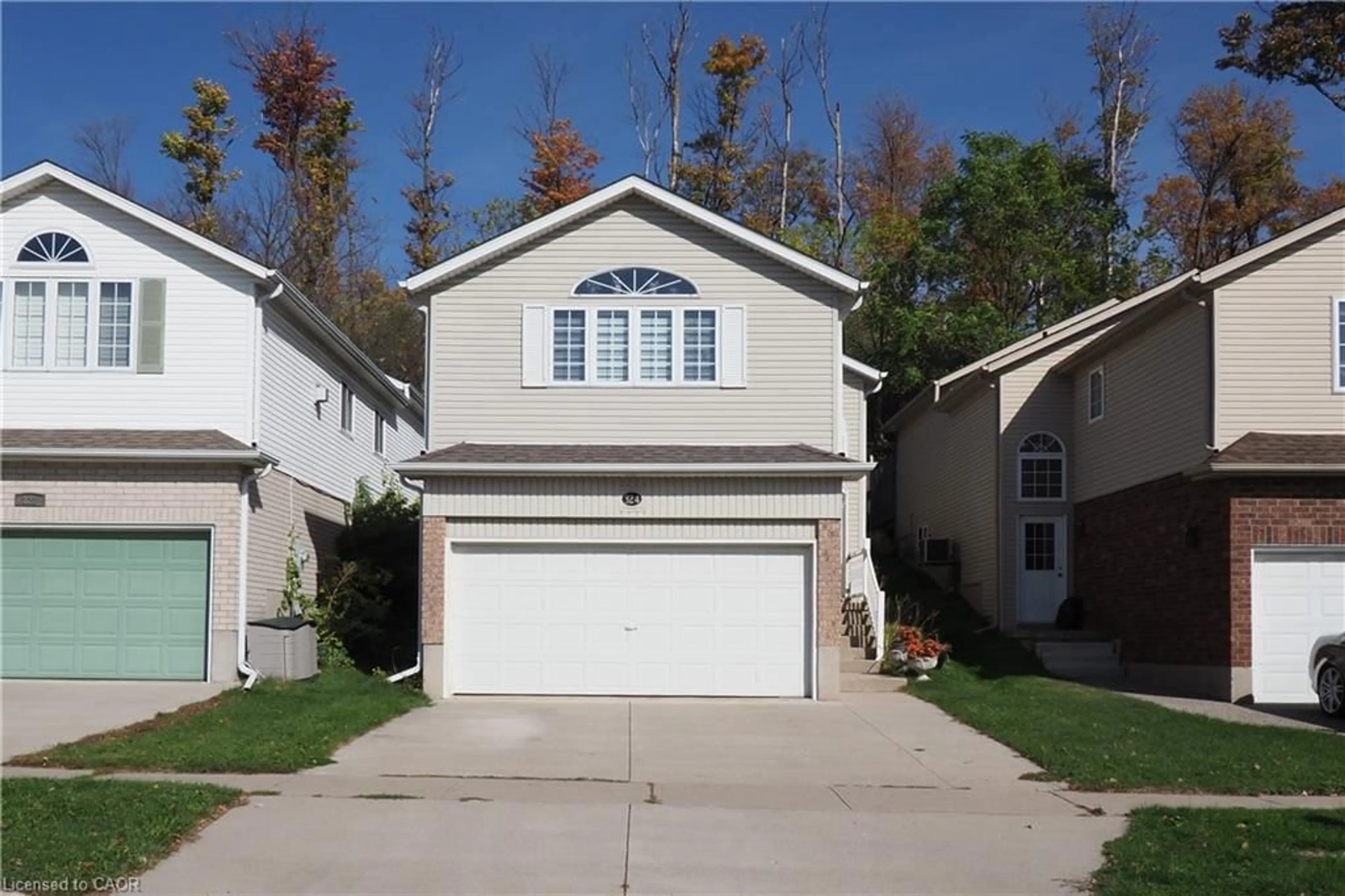 Home with vinyl exterior material, street for 324 Keewatin Ave, Kitchener Ontario N2B 3W6