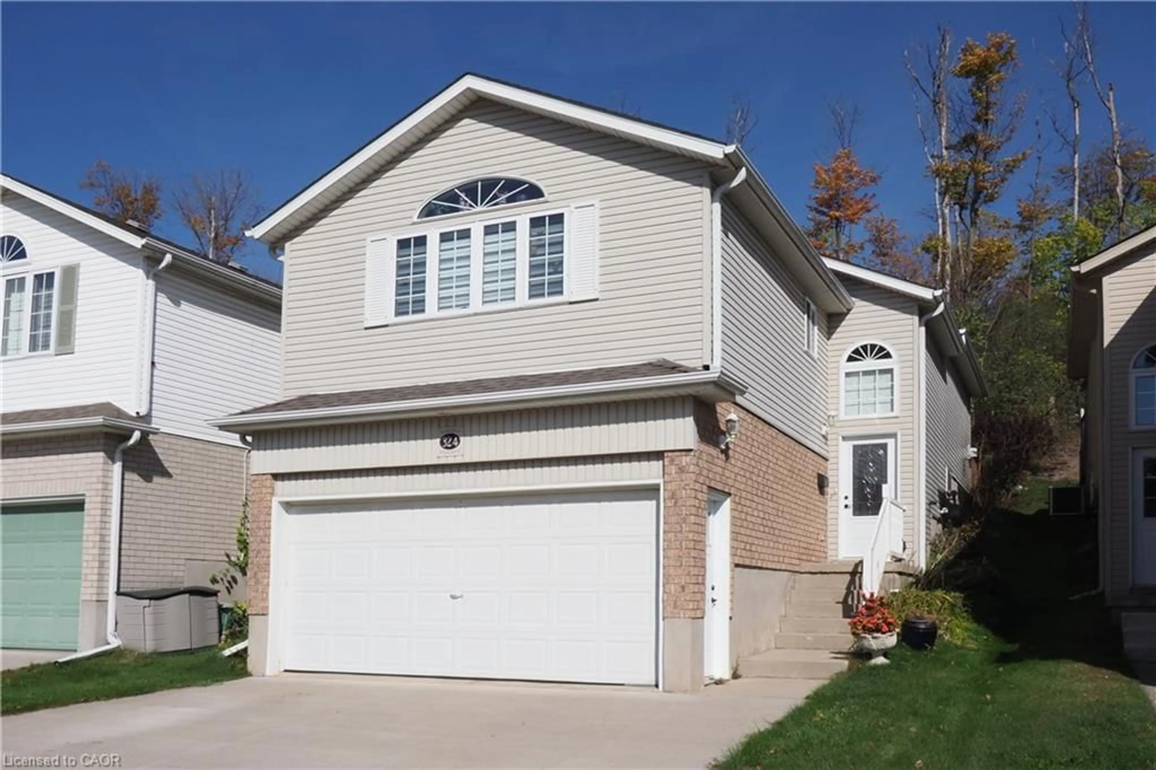 Home with vinyl exterior material, street for 324 Keewatin Ave, Kitchener Ontario N2B 3W6
