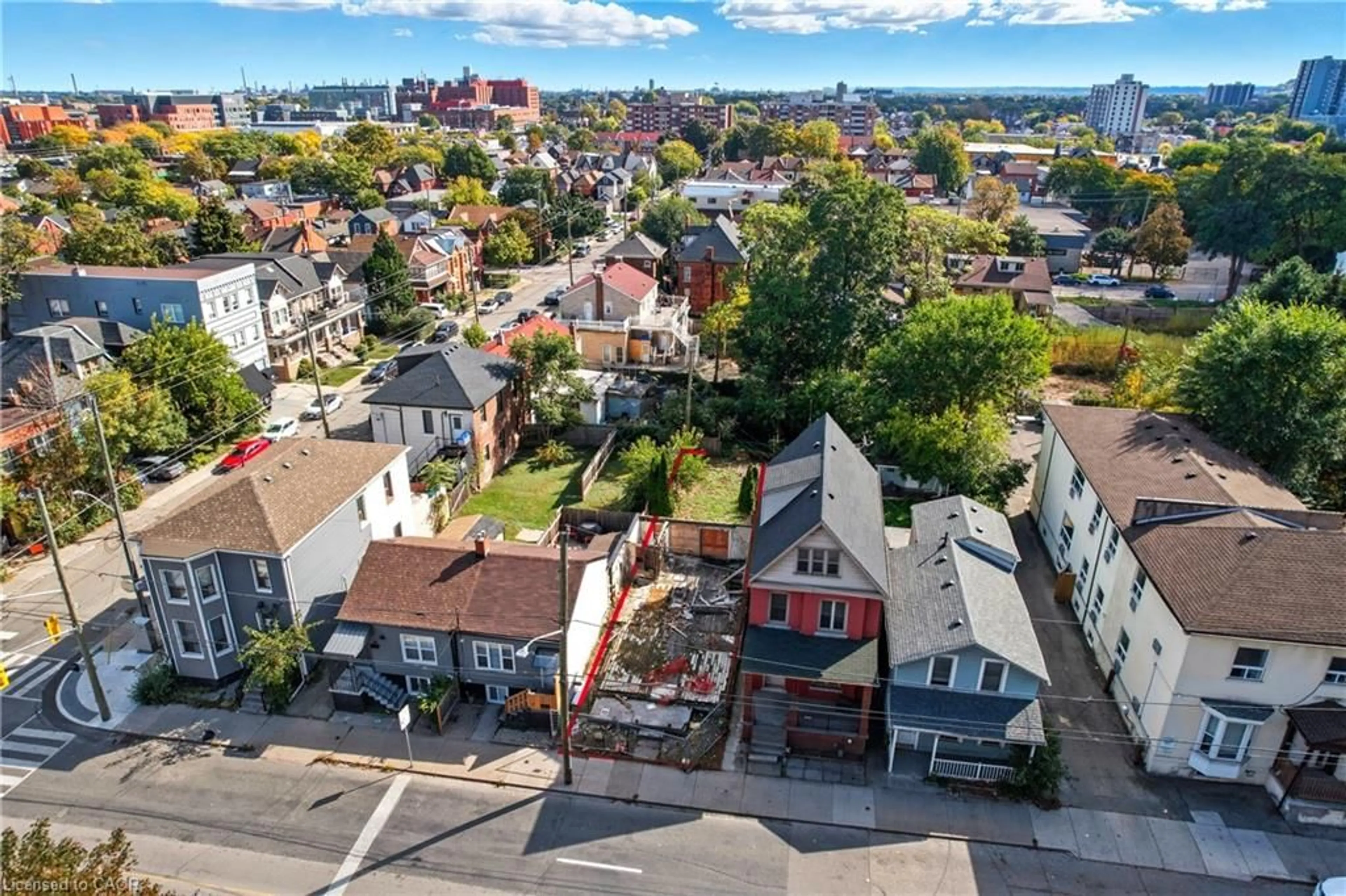 A pic from outside/outdoor area/front of a property/back of a property/a pic from drone, unknown for 186 John St, Hamilton Ontario L8L 4P2