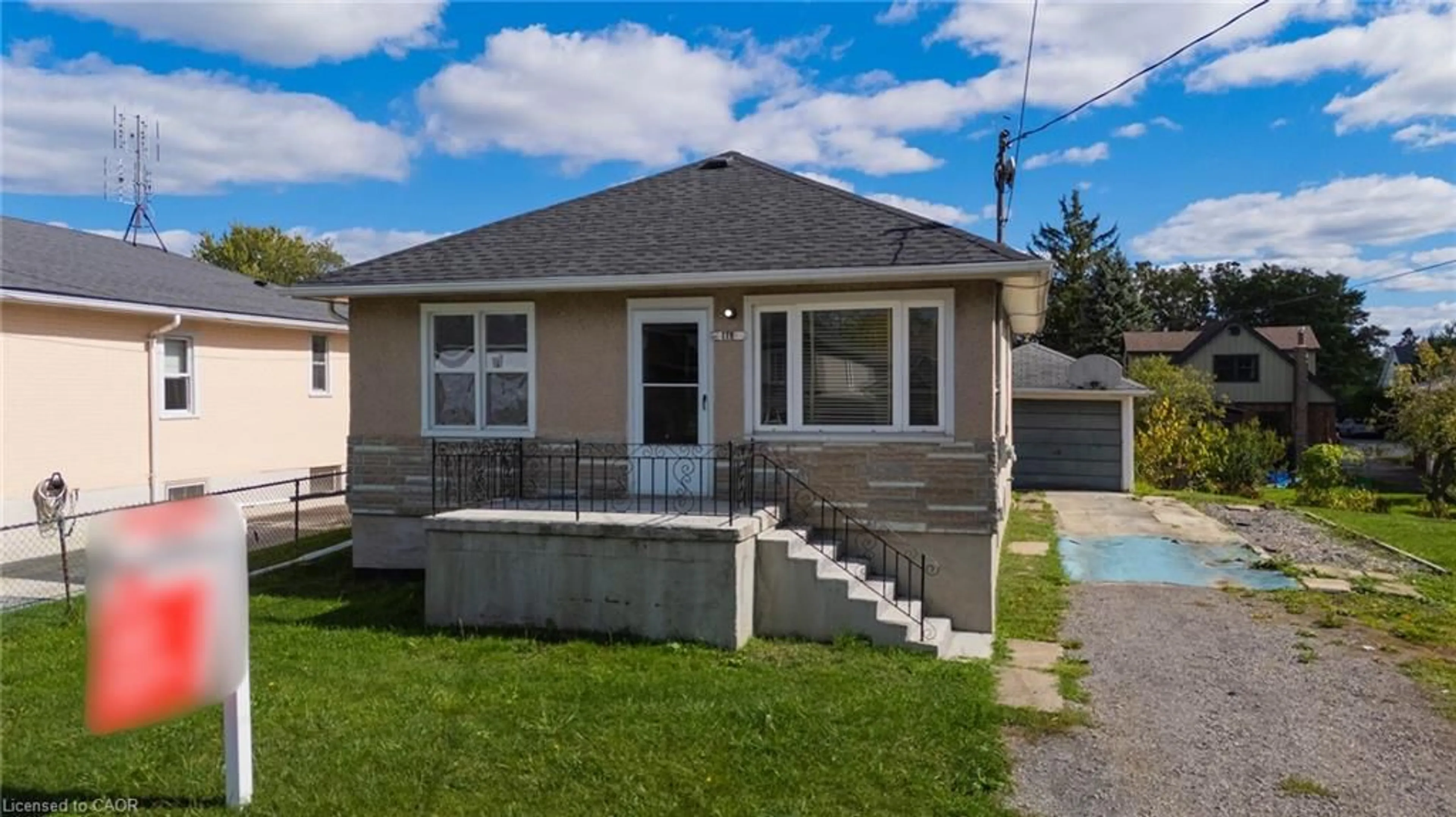 Home with vinyl exterior material, street for 118 Morton St, Thorold Ontario L2V 1C5