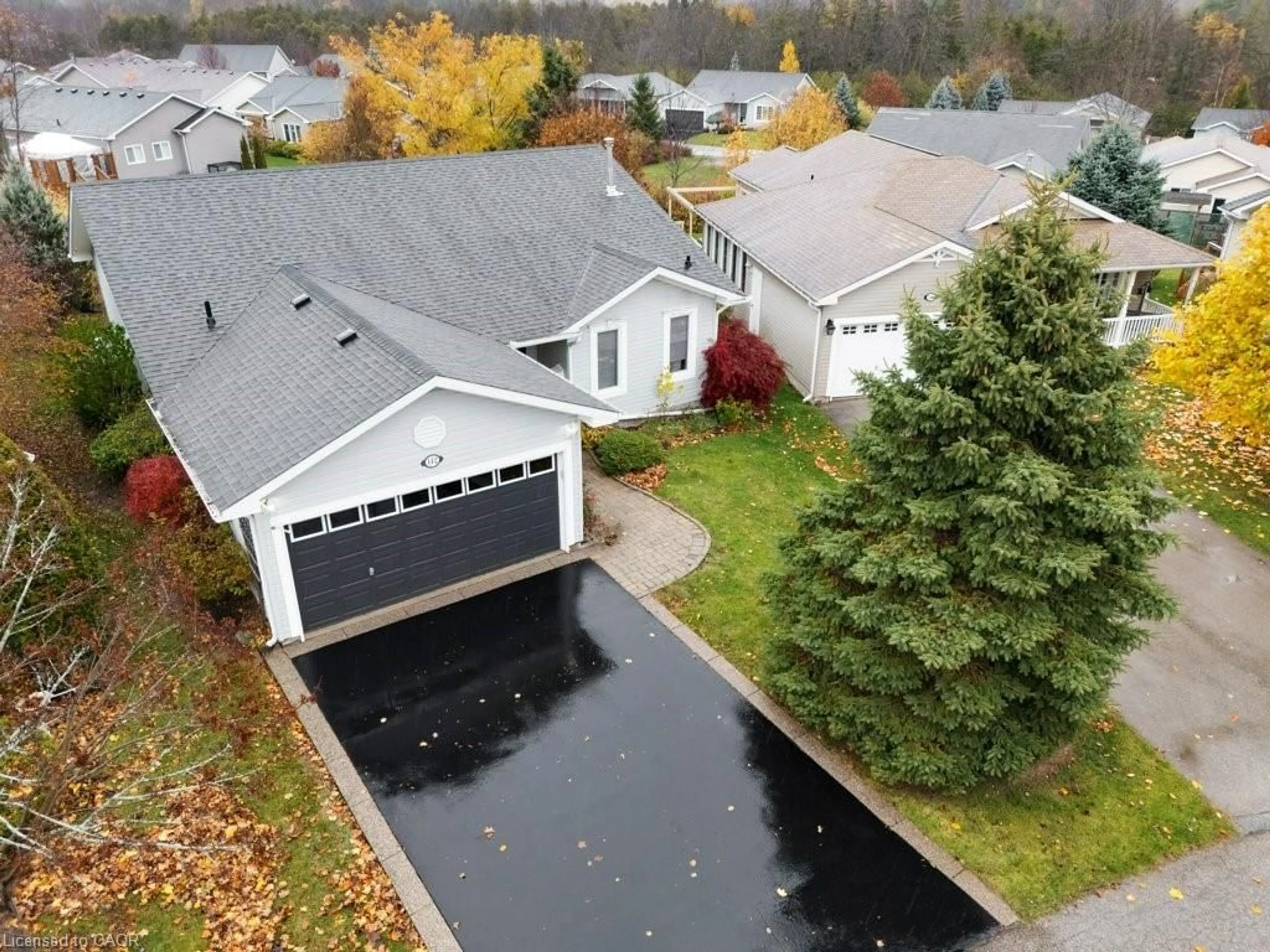 A pic from outside/outdoor area/front of a property/back of a property/a pic from drone, unknown for 142 Gracehill Cres, Freelton Ontario L8B 1A5