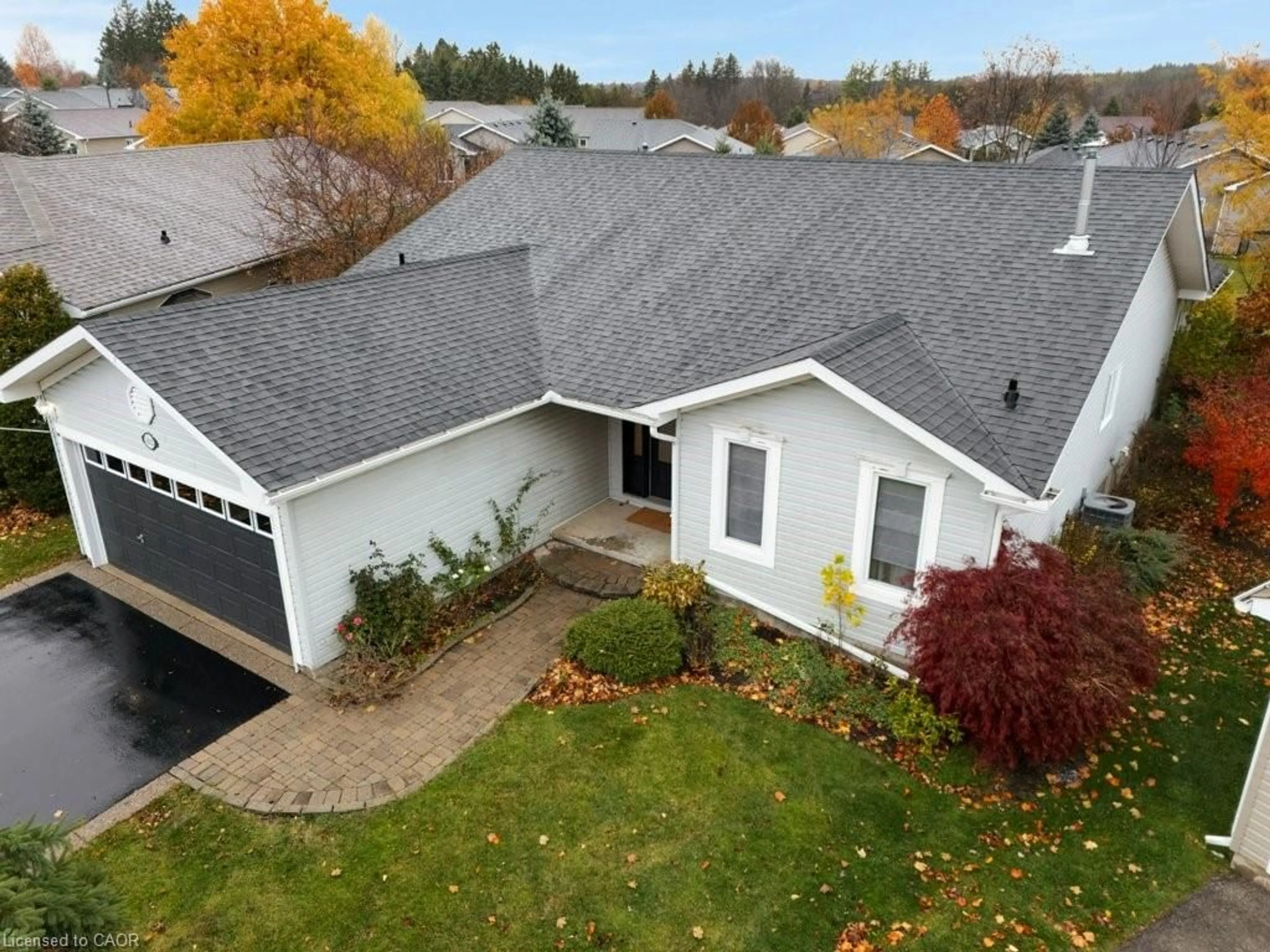 A pic from outside/outdoor area/front of a property/back of a property/a pic from drone, unknown for 142 Gracehill Cres, Freelton Ontario L8B 1A5