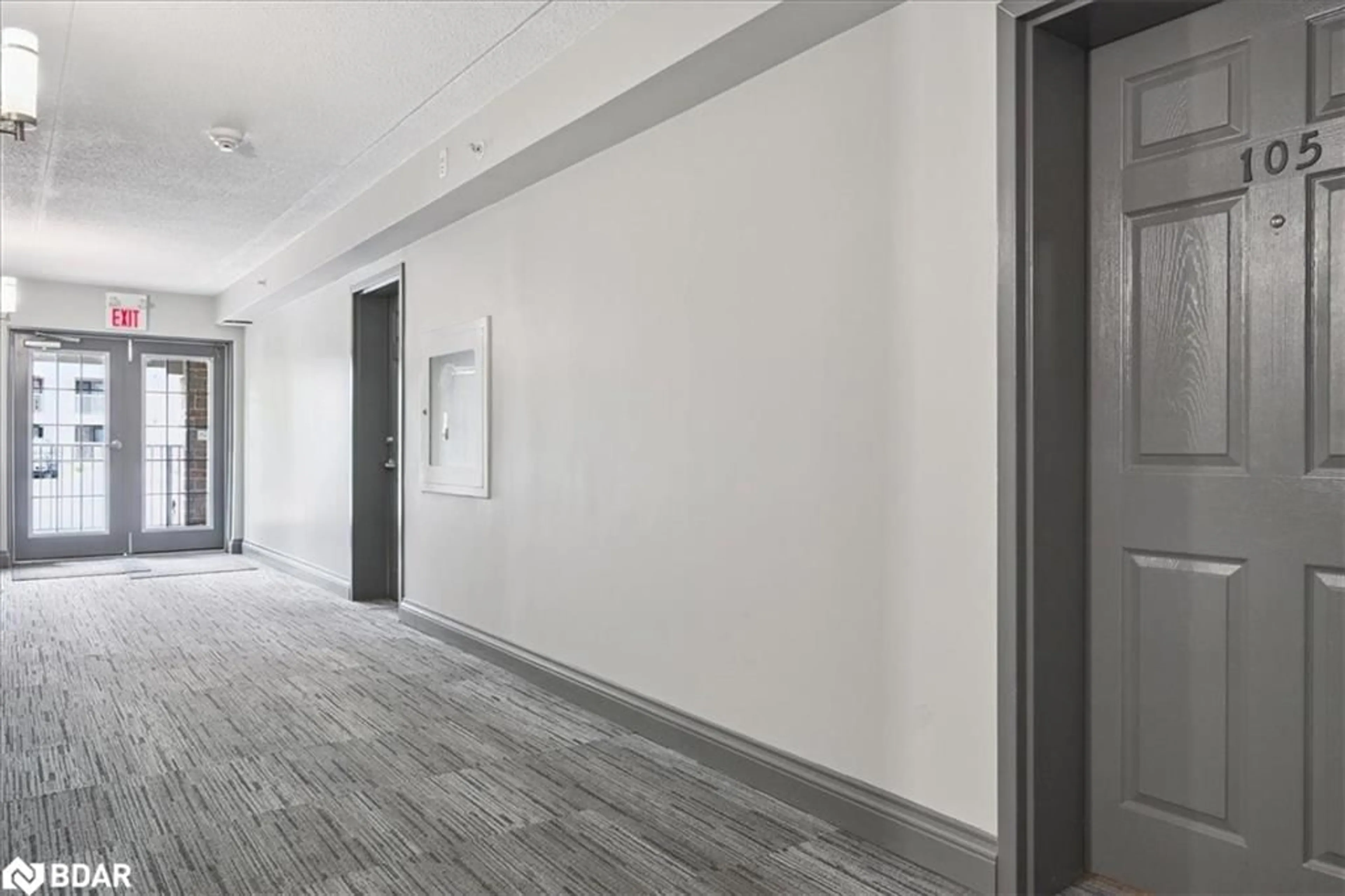 Indoor foyer for 1450 Bishops Gate #105, Oakville Ontario L6M 4N1