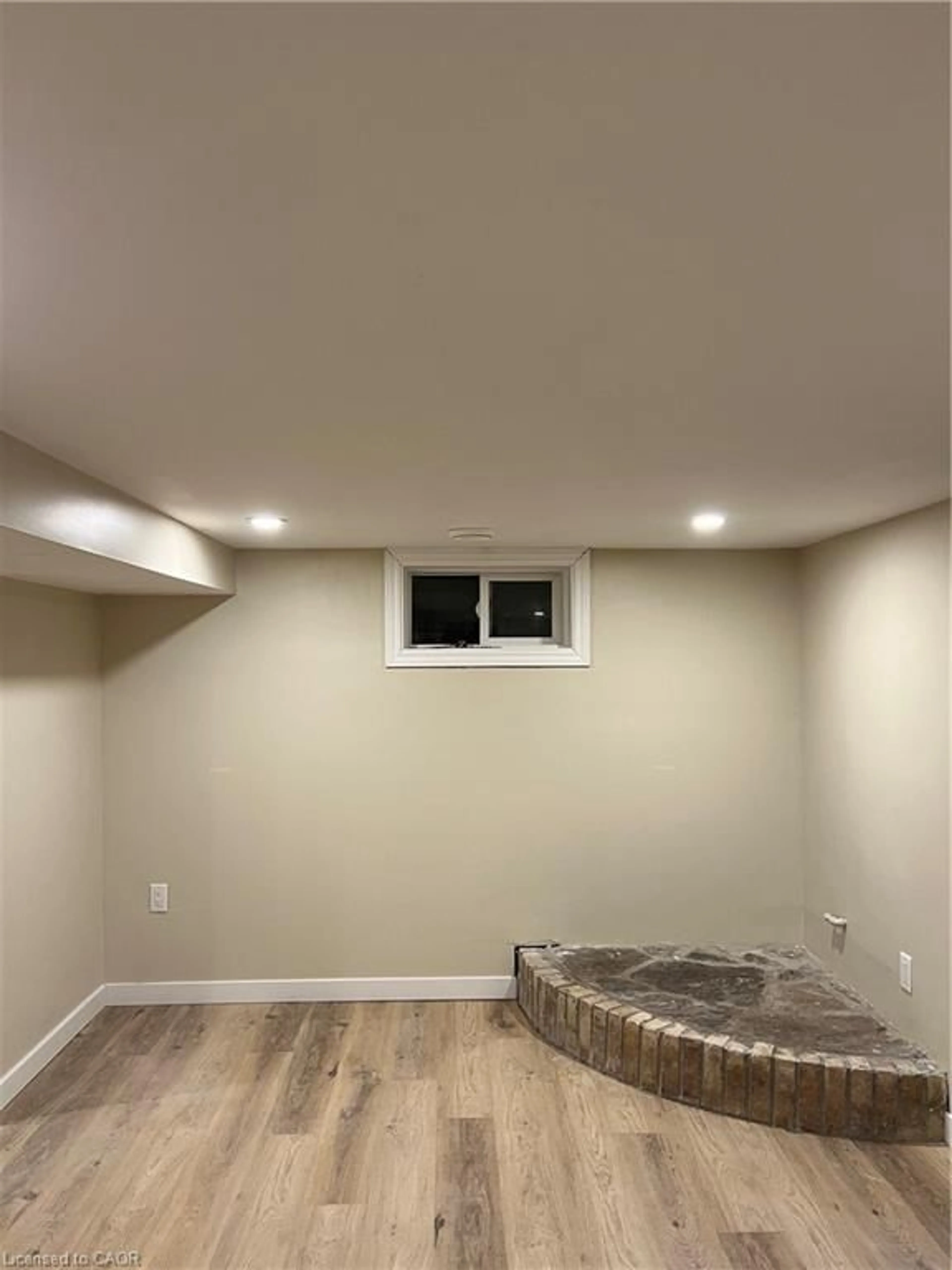 A pic of a room for 154 Church St, Kitchener Ontario N2G 2S6