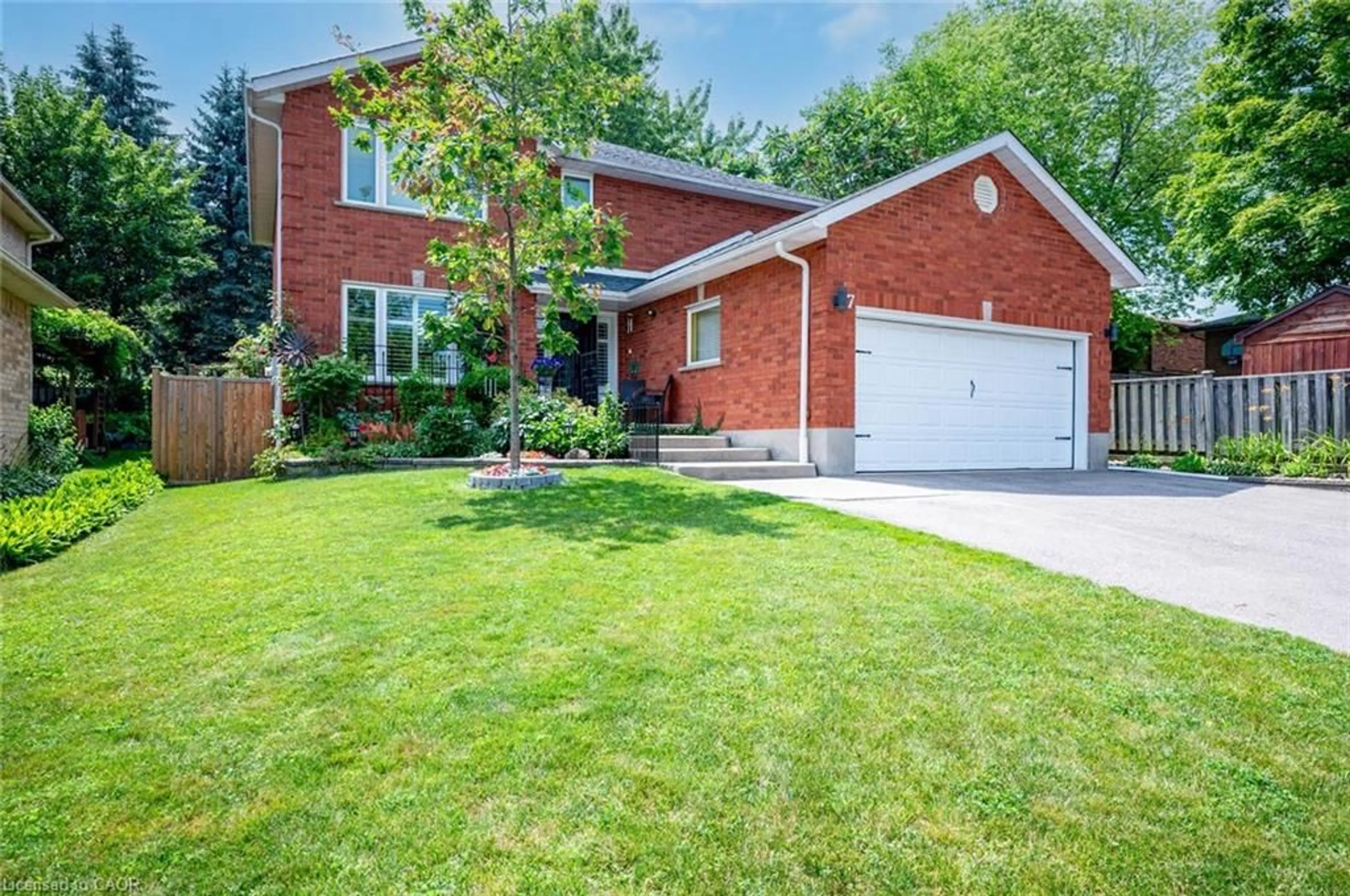 Home with brick exterior material, street for 7 Chandos Dr, Kitchener Ontario N2A 3C2