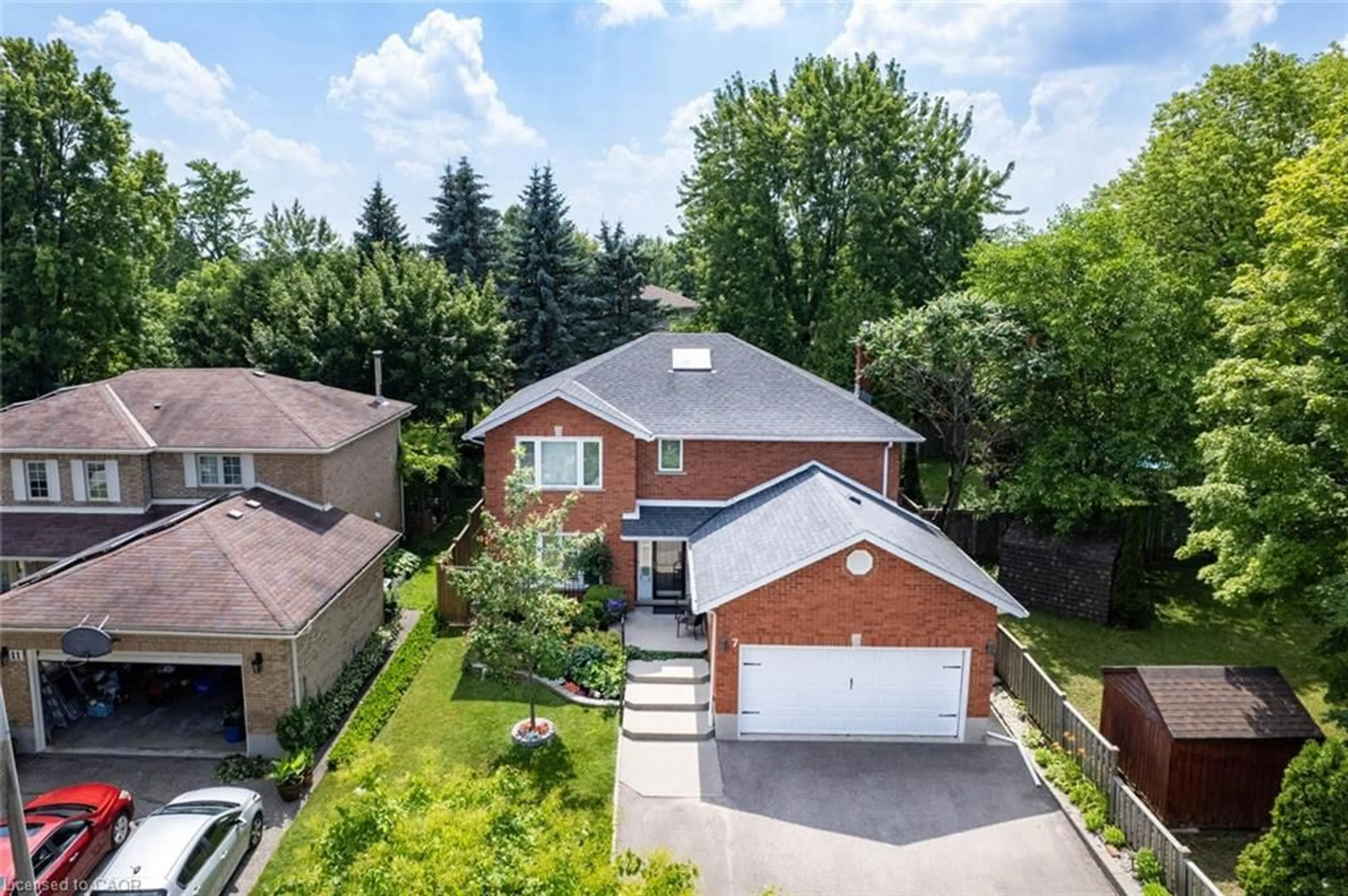 A pic from outside/outdoor area/front of a property/back of a property/a pic from drone, street for 7 Chandos Dr, Kitchener Ontario N2A 3C2