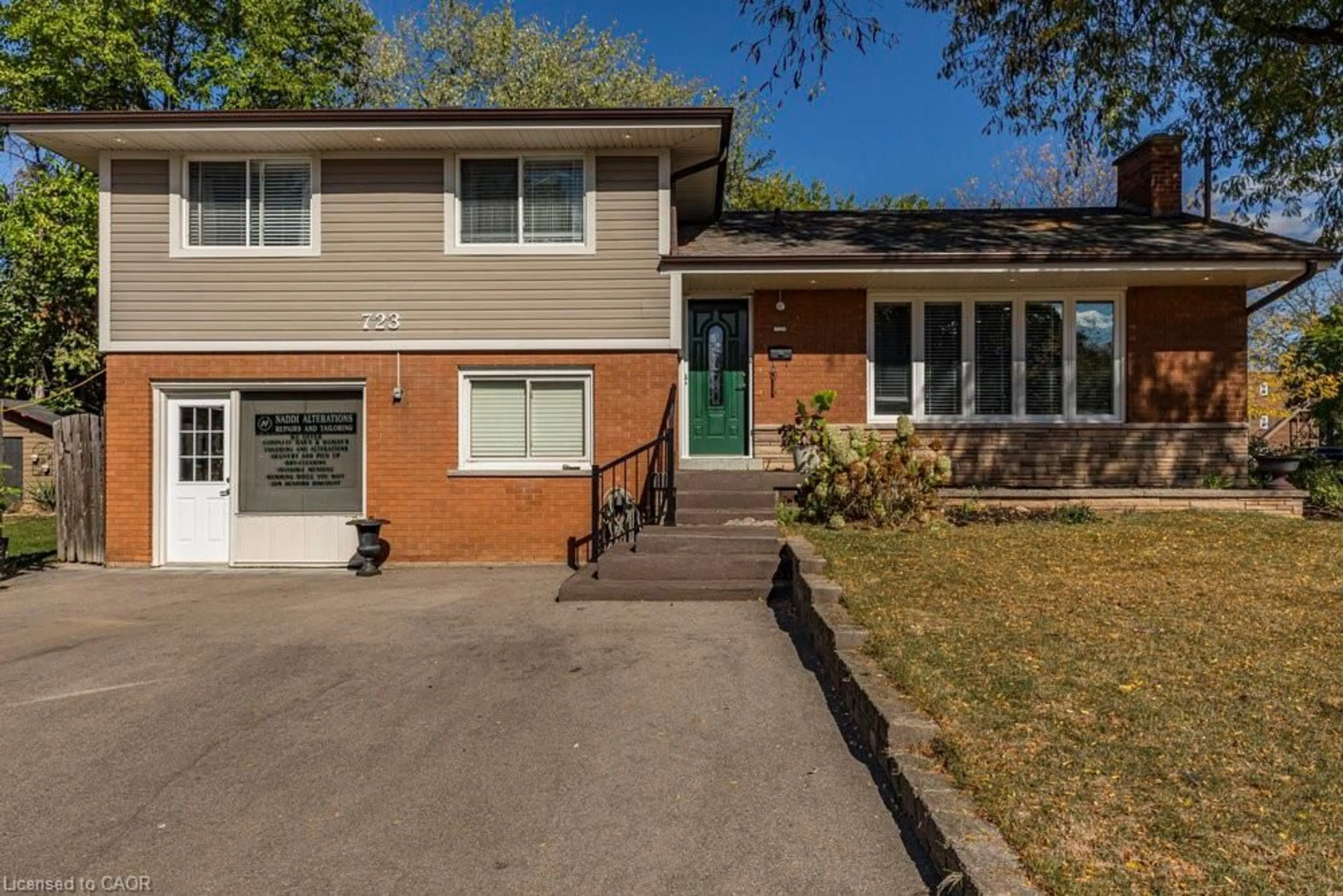 Home with brick exterior material, street for 723 Hyde Rd, Burlington Ontario L7S 1S6