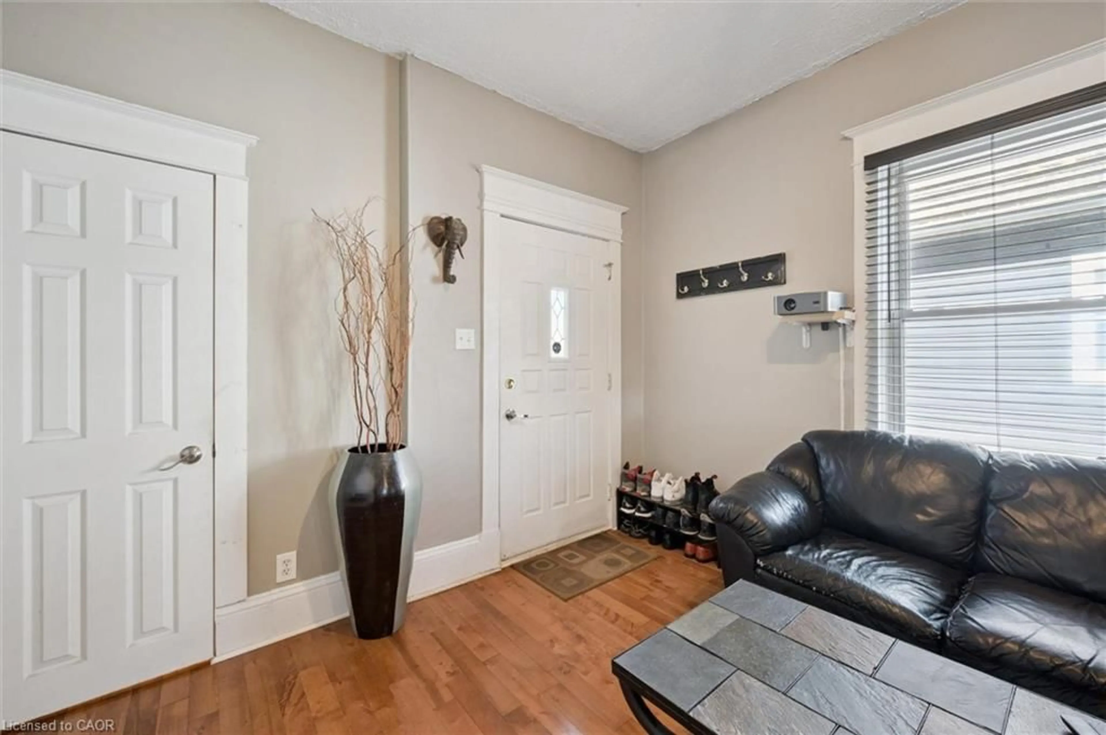 Indoor entryway for 11 Stanley St, Cambridge Ontario N1S 2A5