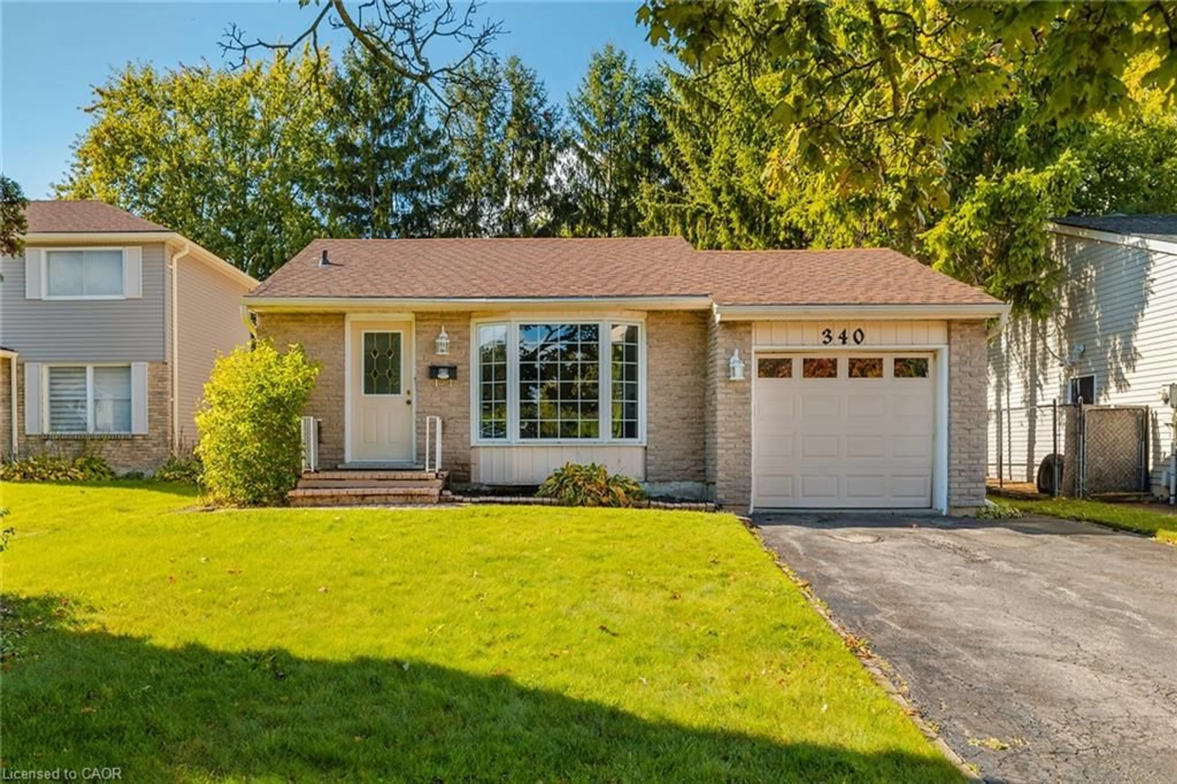 Home with vinyl exterior material, street for 340 Driftwood Dr, Kitchener Ontario N2N 1Y7