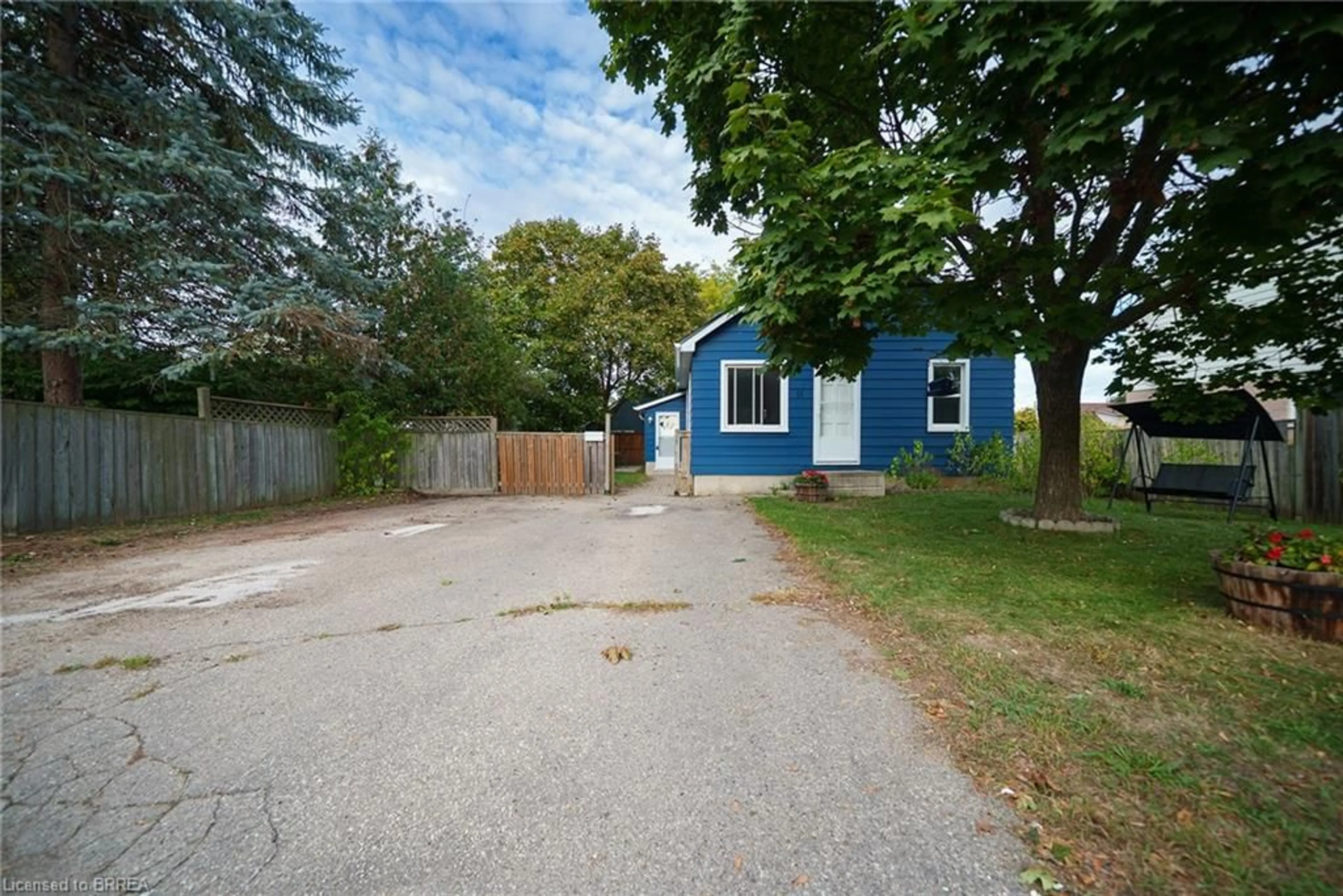 Shed for 11 Newcastle St, Brantford Ontario N3R 1Y5
