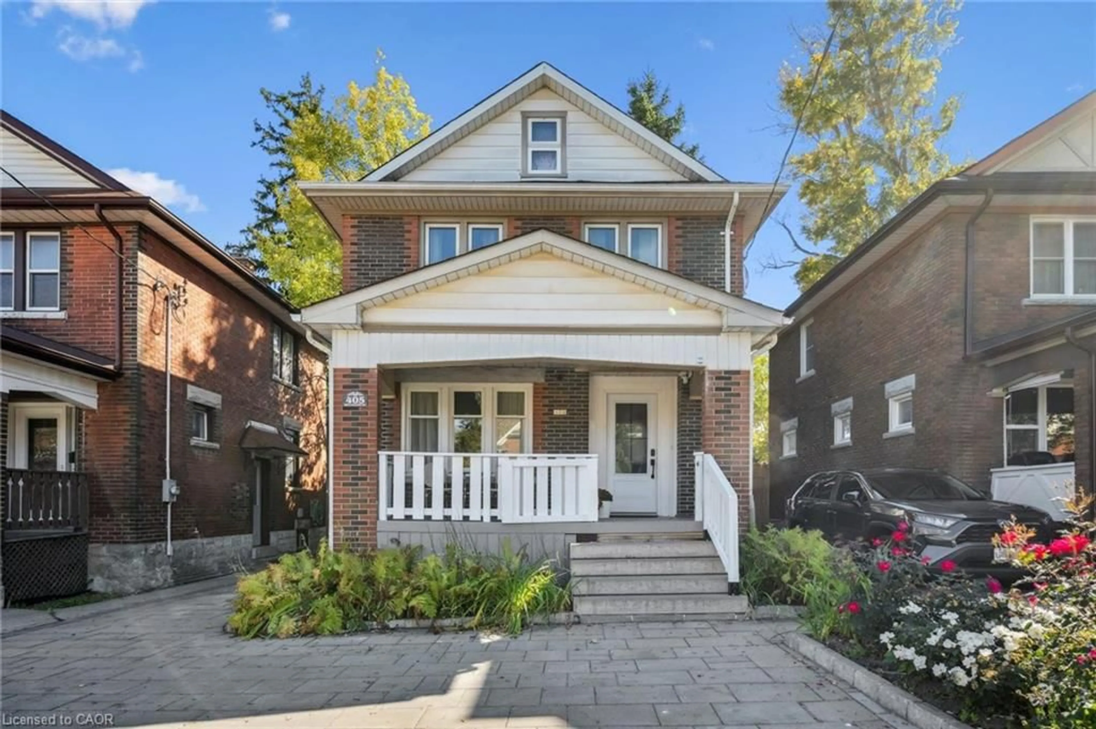 Home with brick exterior material, street for 405 Wellington St, Kitchener Ontario N2H 5L3