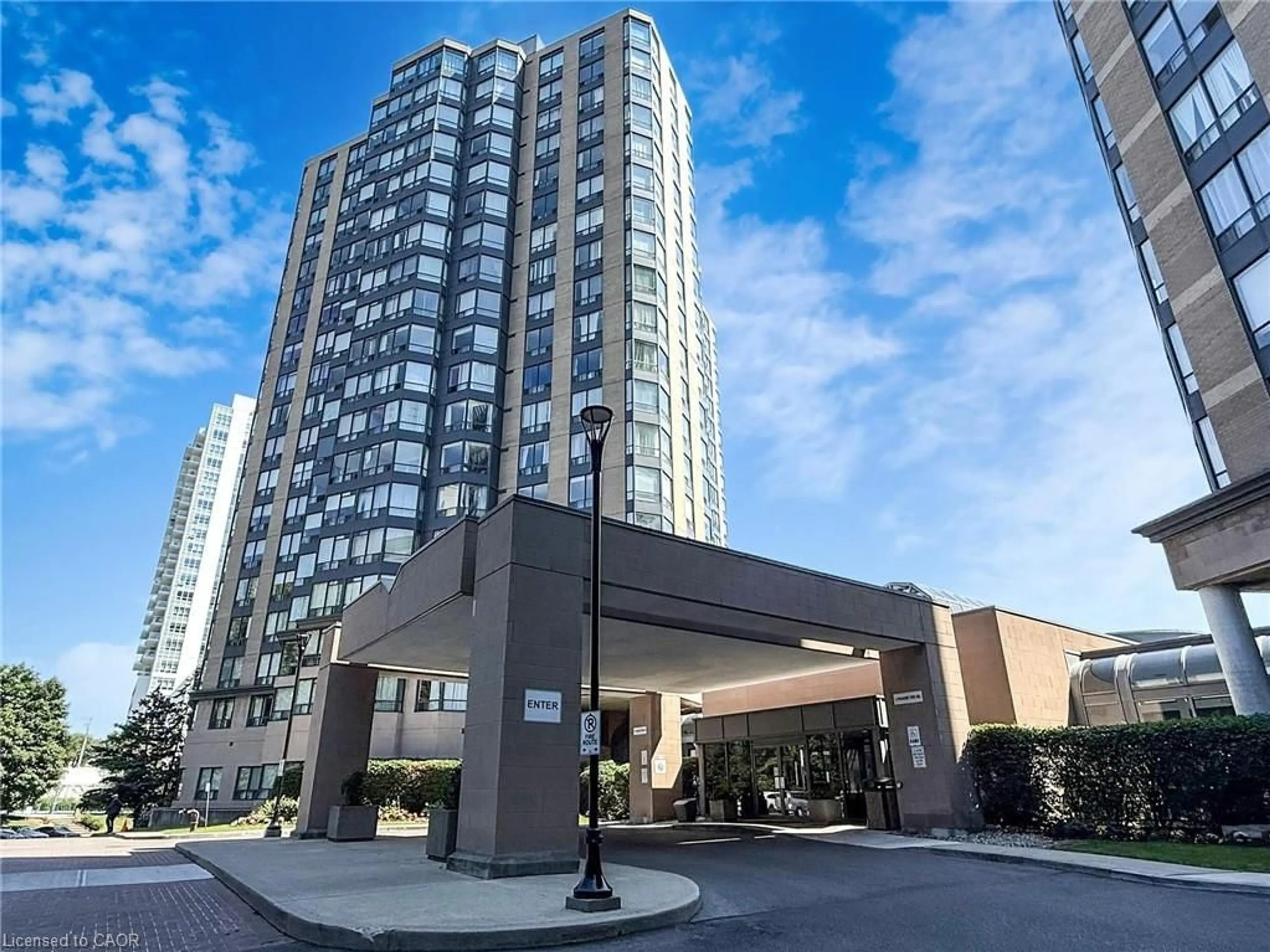 Indoor foyer for 1 Hickory Tree Rd #004, Toronto Ontario M9N 3W4