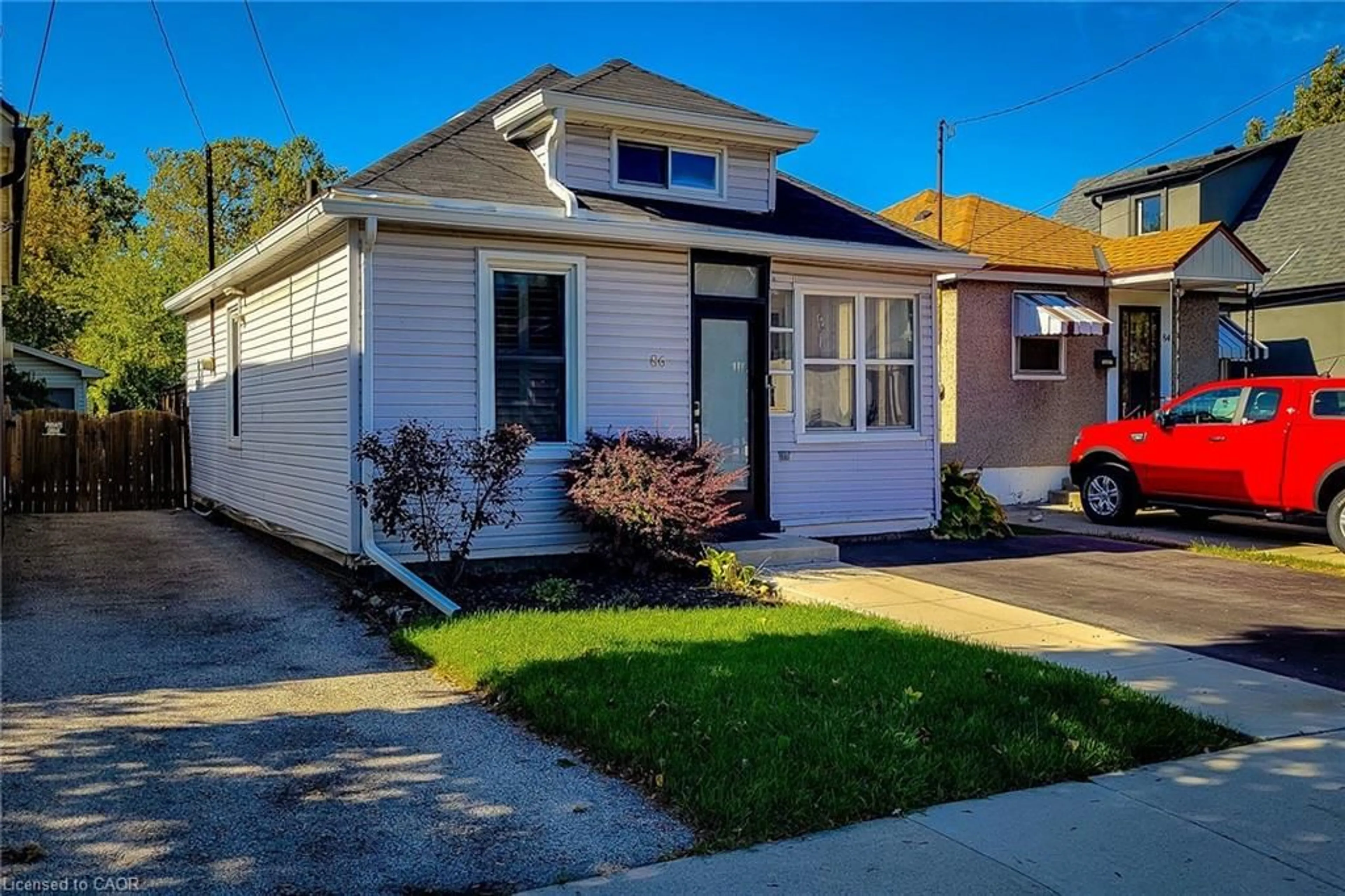 Home with vinyl exterior material, street for 86 East 18th St, Hamilton Ontario L9A 4N8