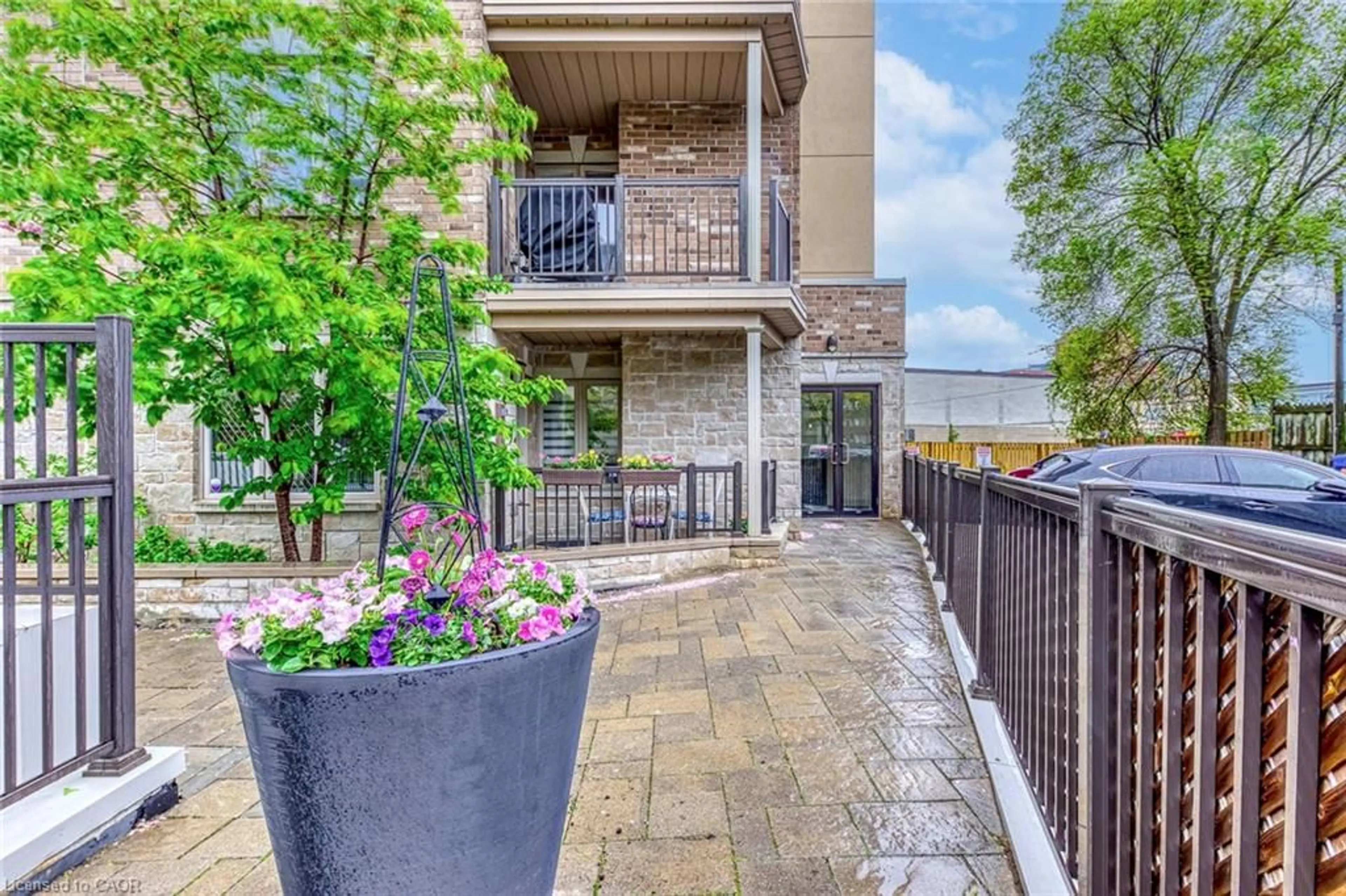 Patio, street for 70 Stewart St #401, Oakville Ontario L6K 1X5
