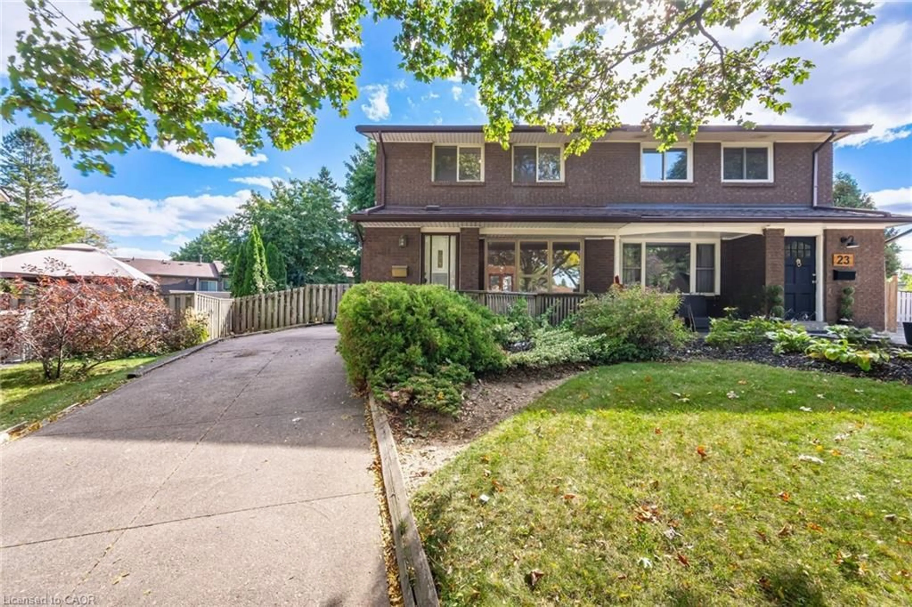 A pic from outside/outdoor area/front of a property/back of a property/a pic from drone, street for 21 Horning Dr, Hamilton Ontario L9C 6L2