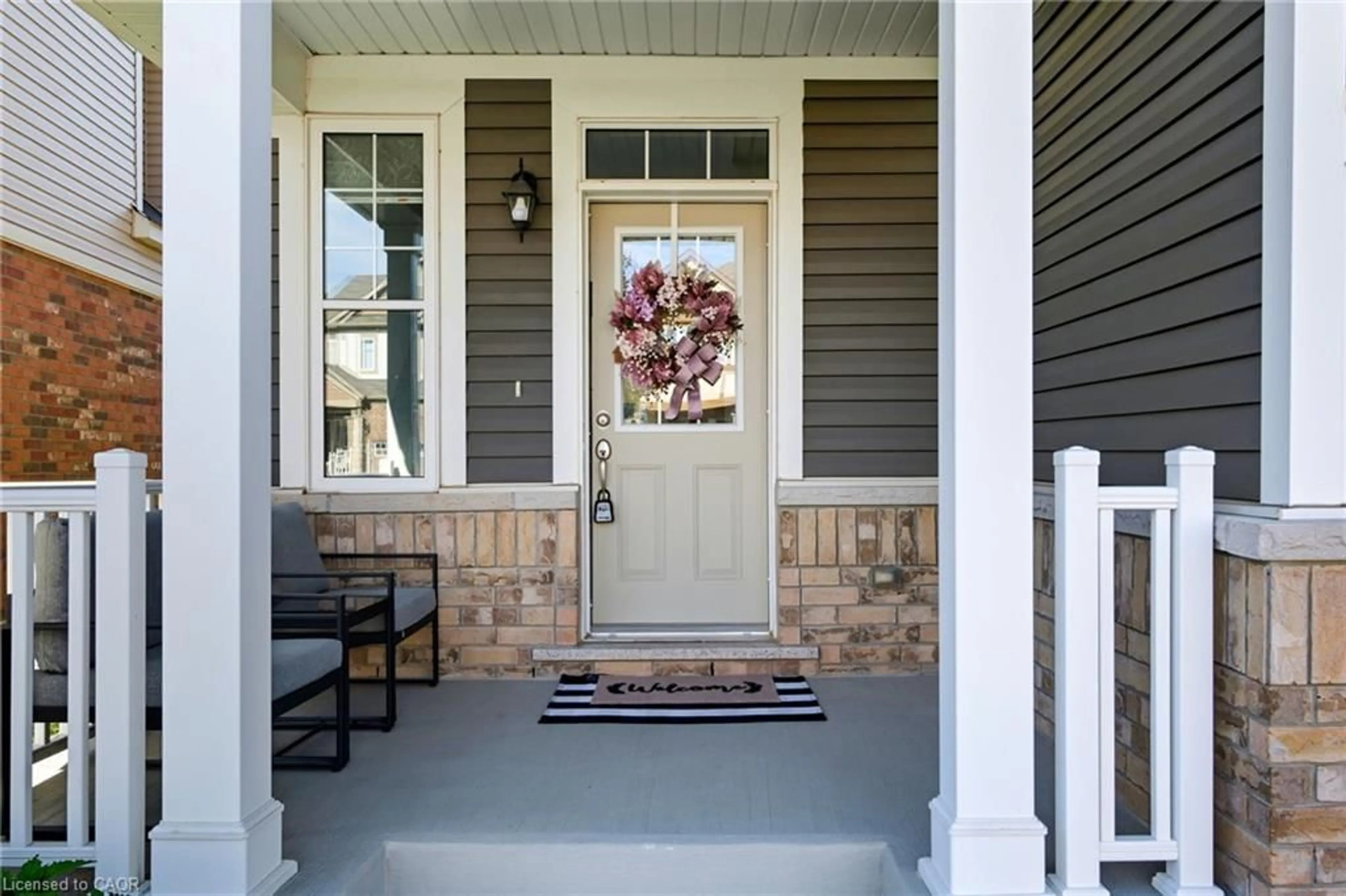 Indoor entryway for 15 Bastia St, Waterdown Ontario L8B 1V3
