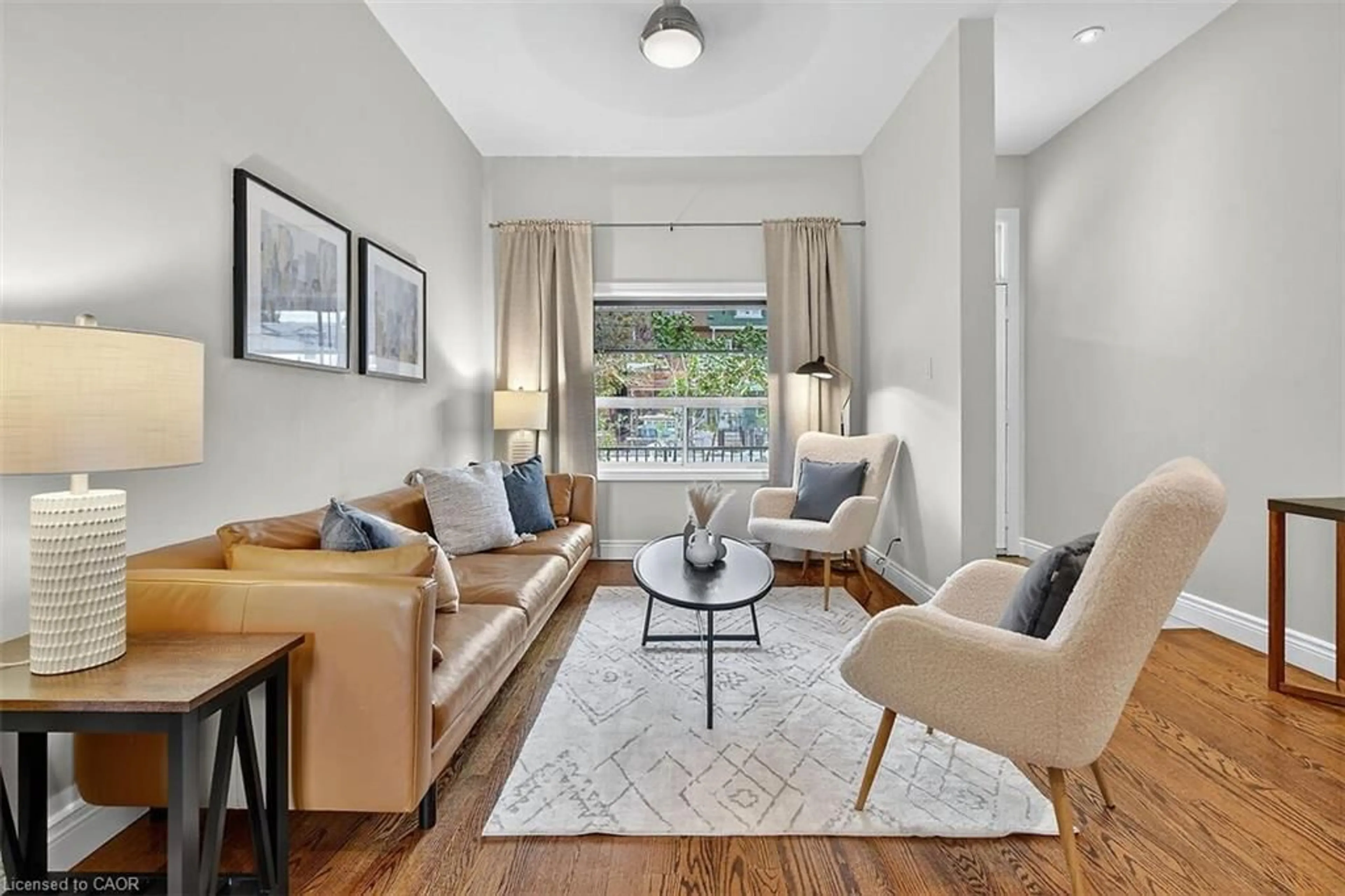 Living room with furniture, unknown for 690 Dufferin St, Toronto Ontario M6K 1B5