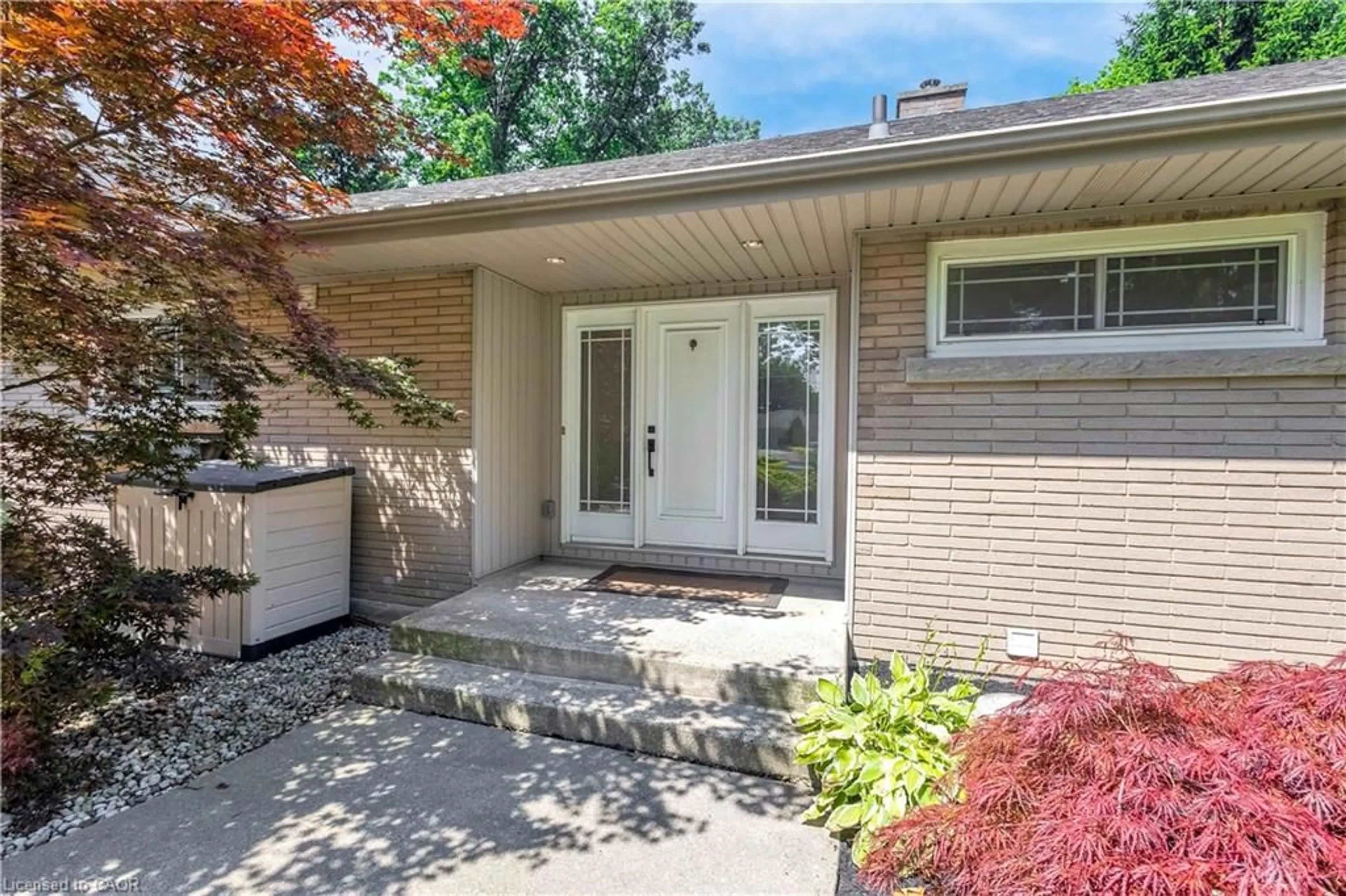 Home with brick exterior material, street for 5585 Belmont Ave, Niagara Falls Ontario L2H 1J8