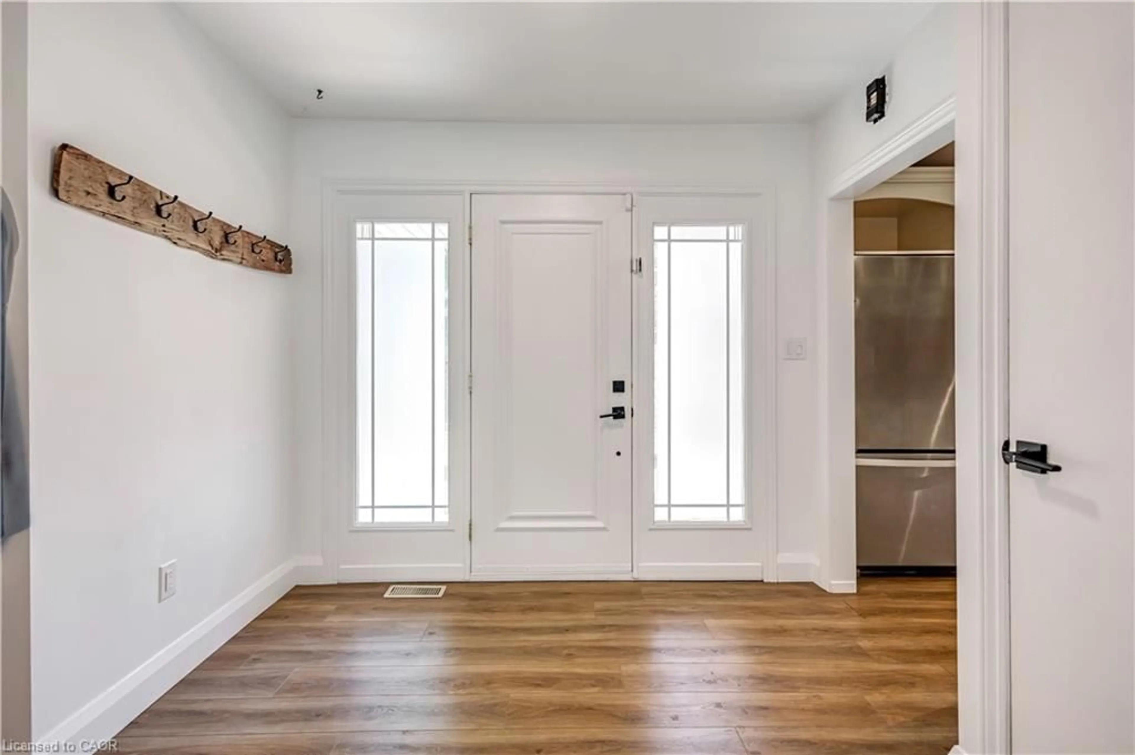 Indoor entryway for 5585 Belmont Ave, Niagara Falls Ontario L2H 1J8