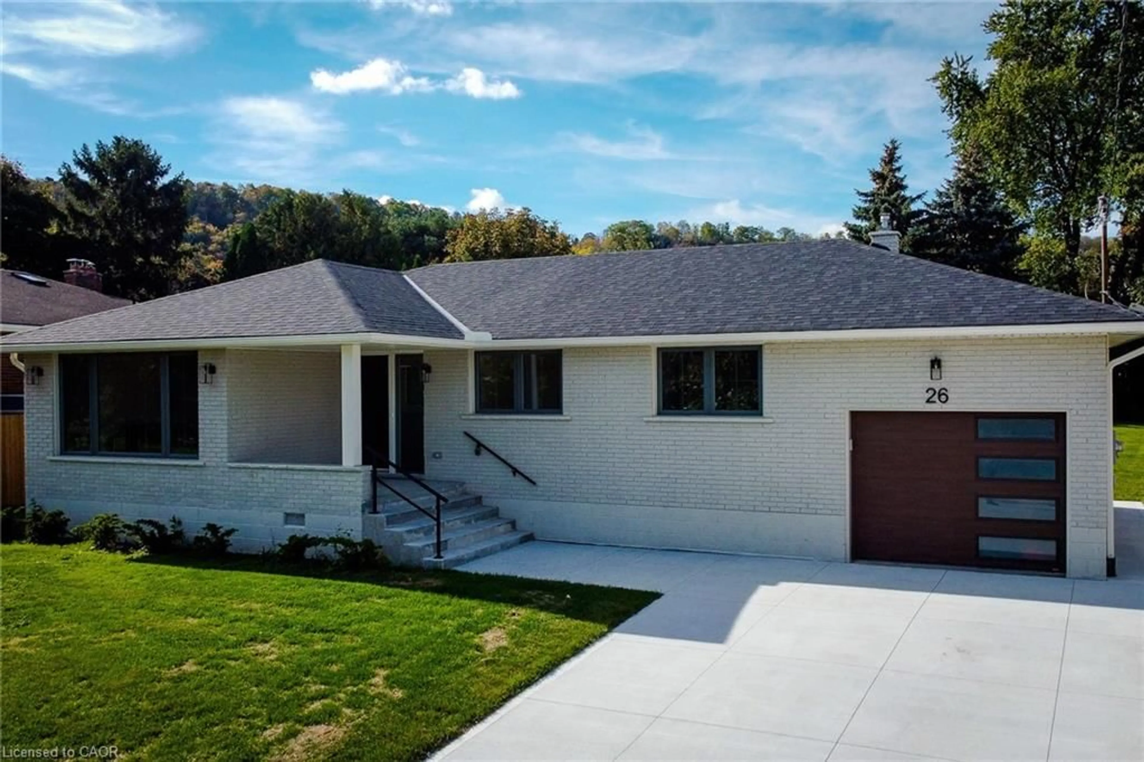 Home with vinyl exterior material, street for 26 George St, Grimsby Ontario L3M 3Y6