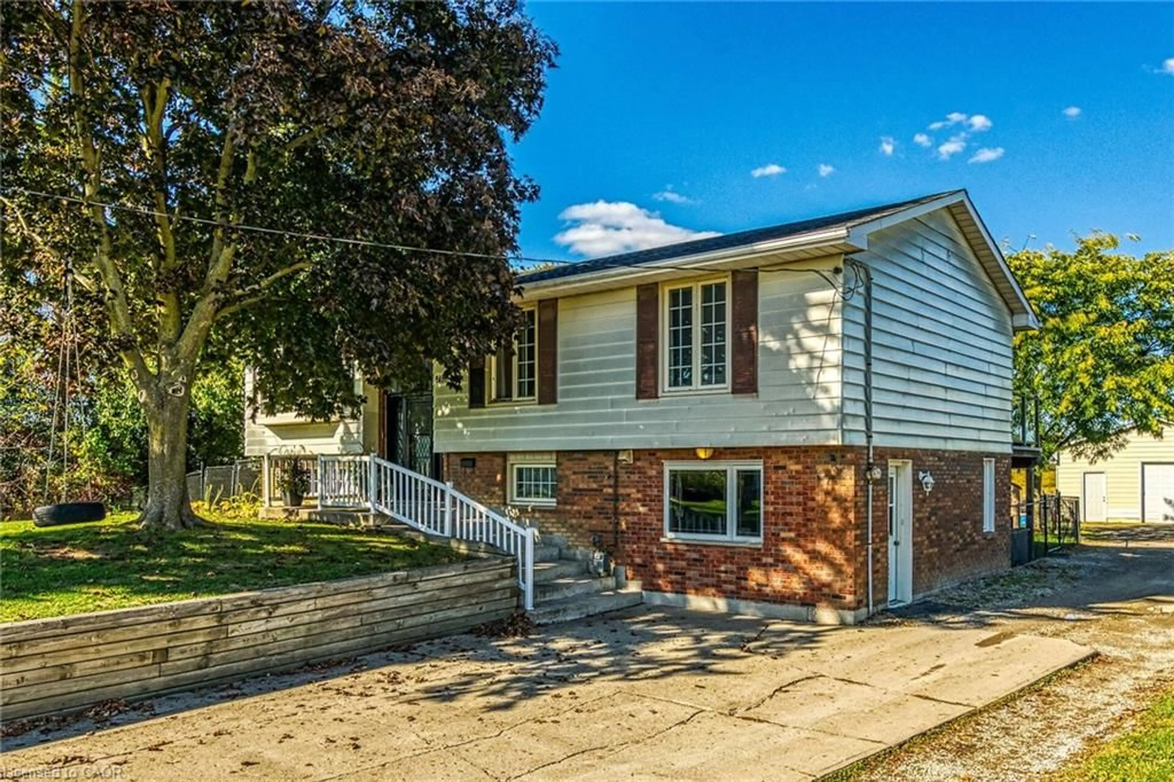 Home with vinyl exterior material, street for 8462 White Church Rd, Glanbrook Ontario L0R 1W0
