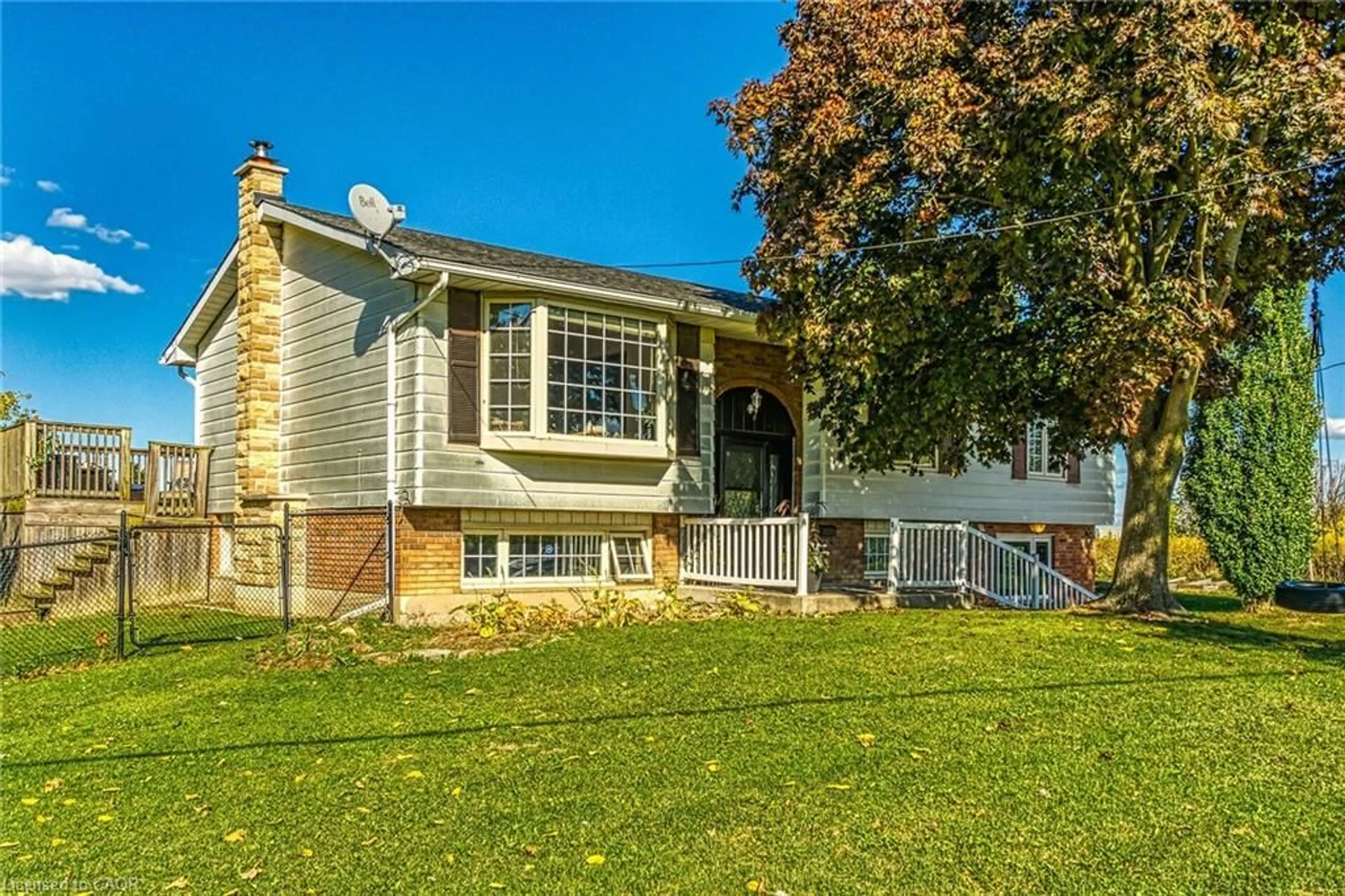 Home with vinyl exterior material, street for 8462 White Church Rd, Glanbrook Ontario L0R 1W0