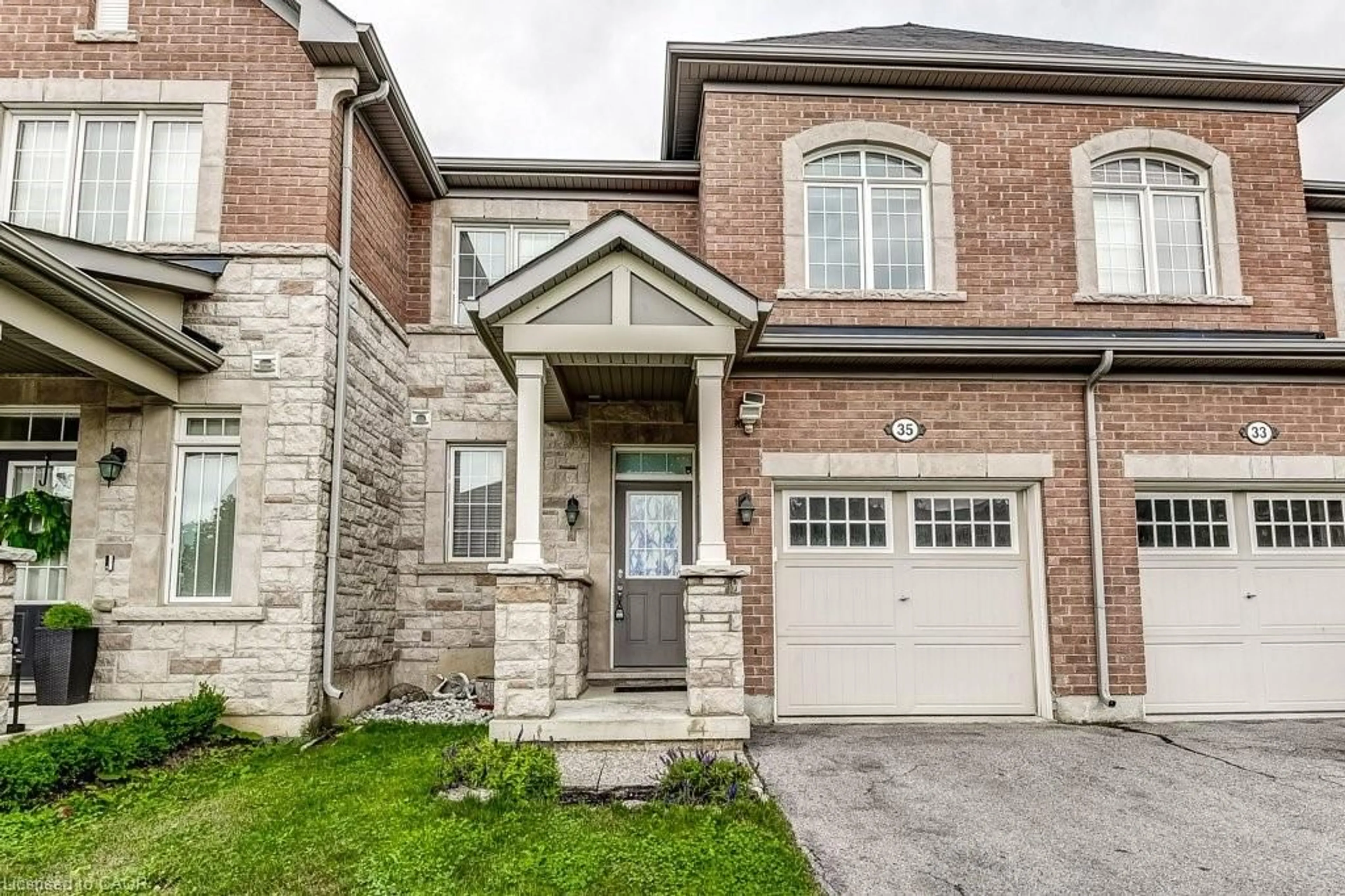 Home with brick exterior material, street for 35 Dredge Crt, Milton Ontario L9T 8T1