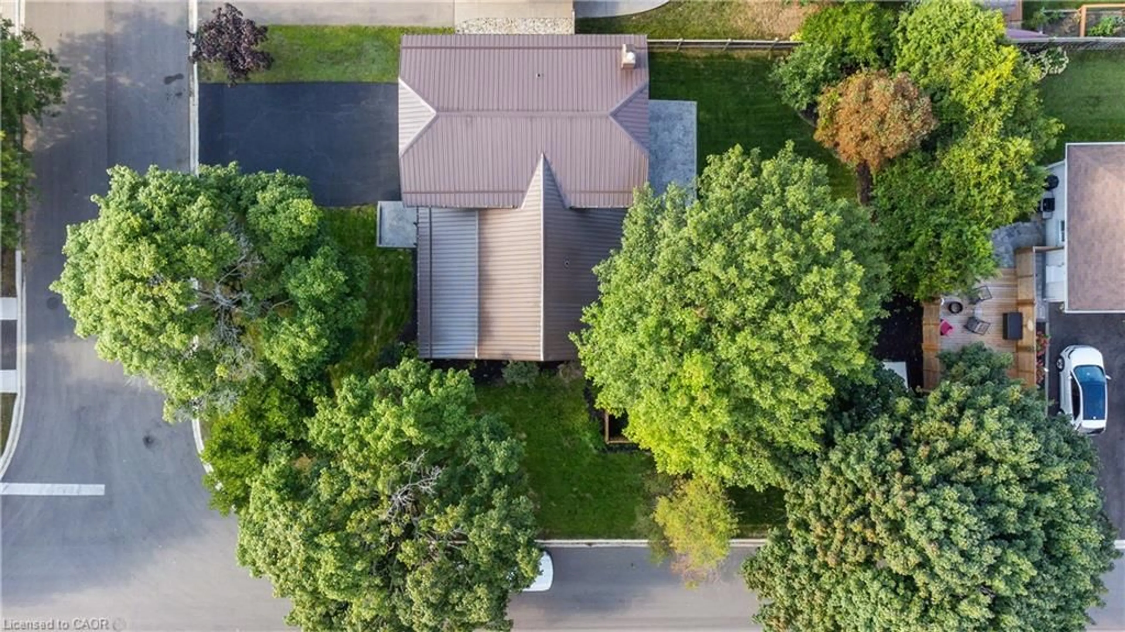 A pic from outside/outdoor area/front of a property/back of a property/a pic from drone, street for 22 Atwood Cres, Simcoe Ontario N3Y 5A4