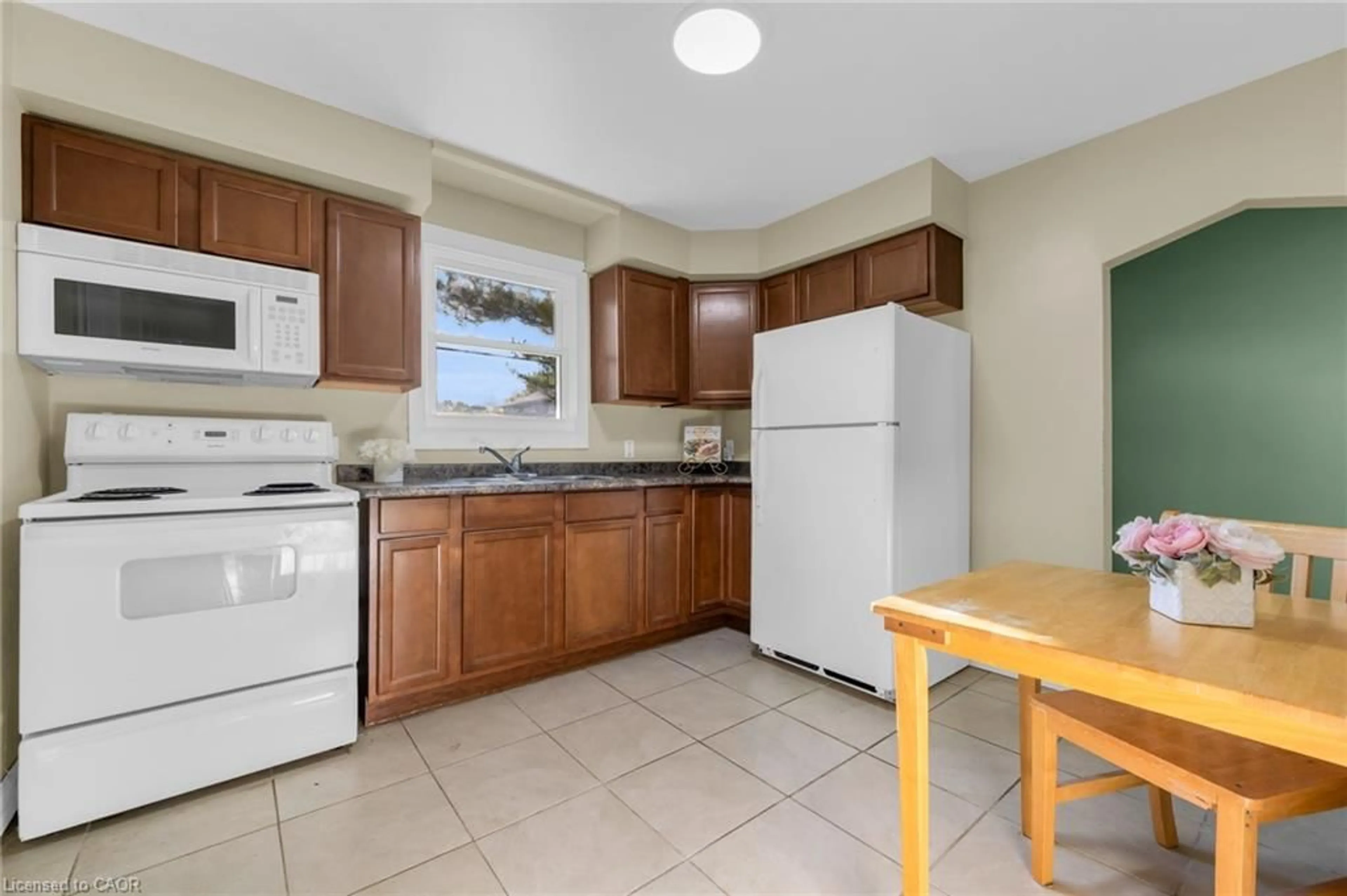 Standard kitchen, ceramic/tile floor for 306 West 2nd St, Hamilton Ontario L9C 3H2