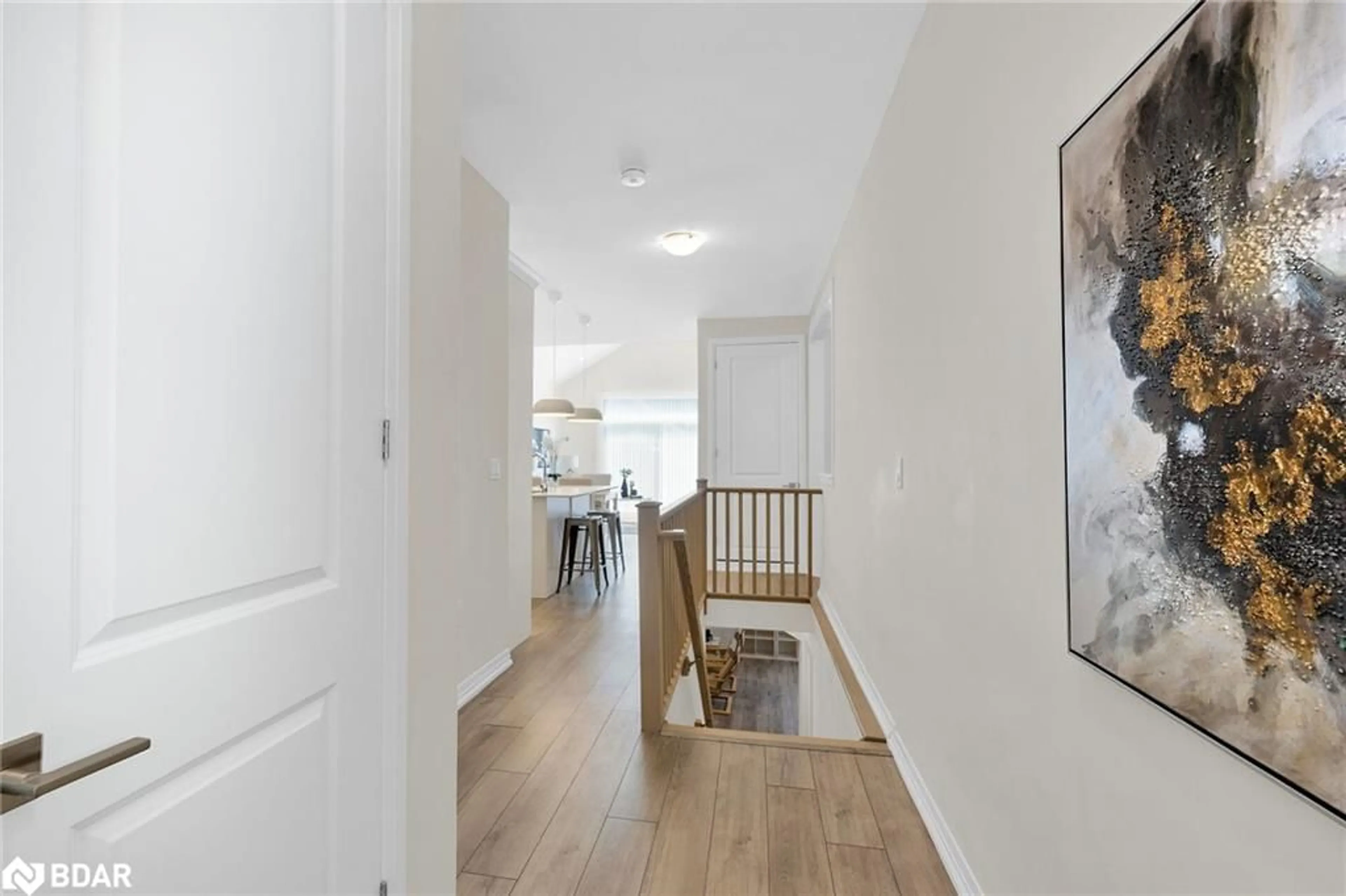 Indoor entryway for 8 Cosmopolitan Common Common, St. Catharines Ontario L2M 0B8