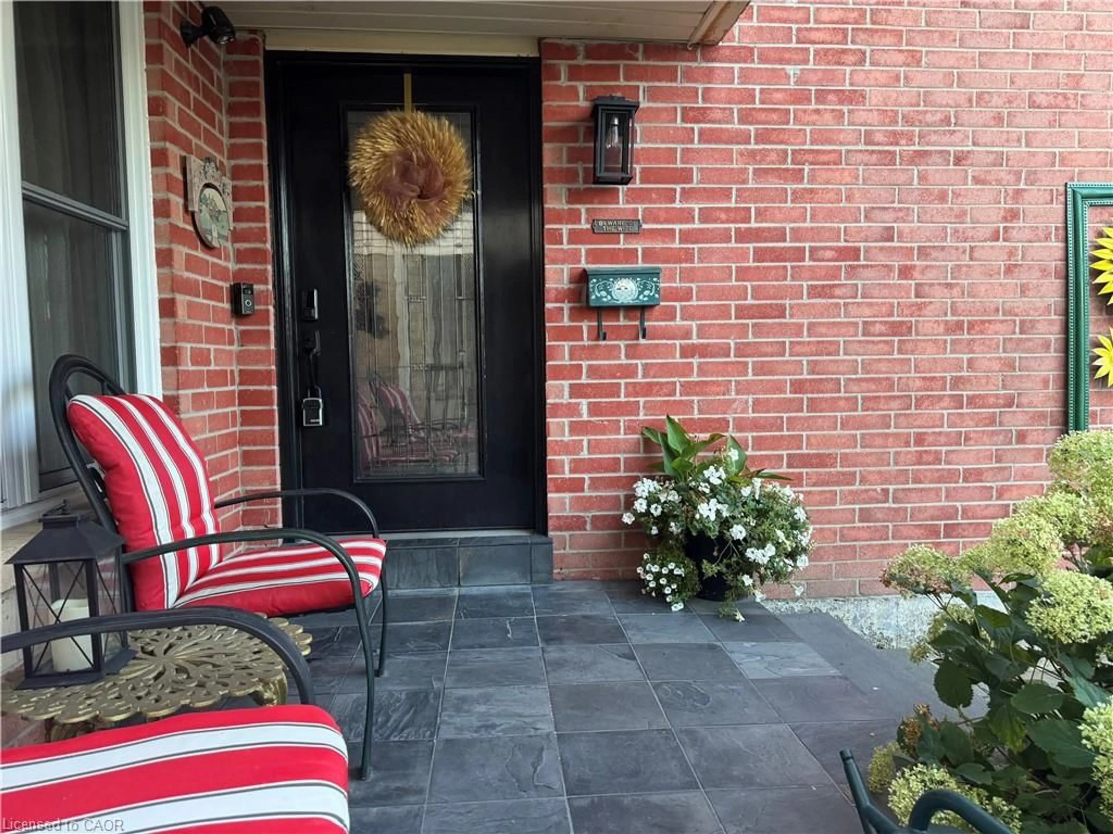 Indoor entryway for 41 Yorkville Dr, Courtice Ontario L1E 2A7