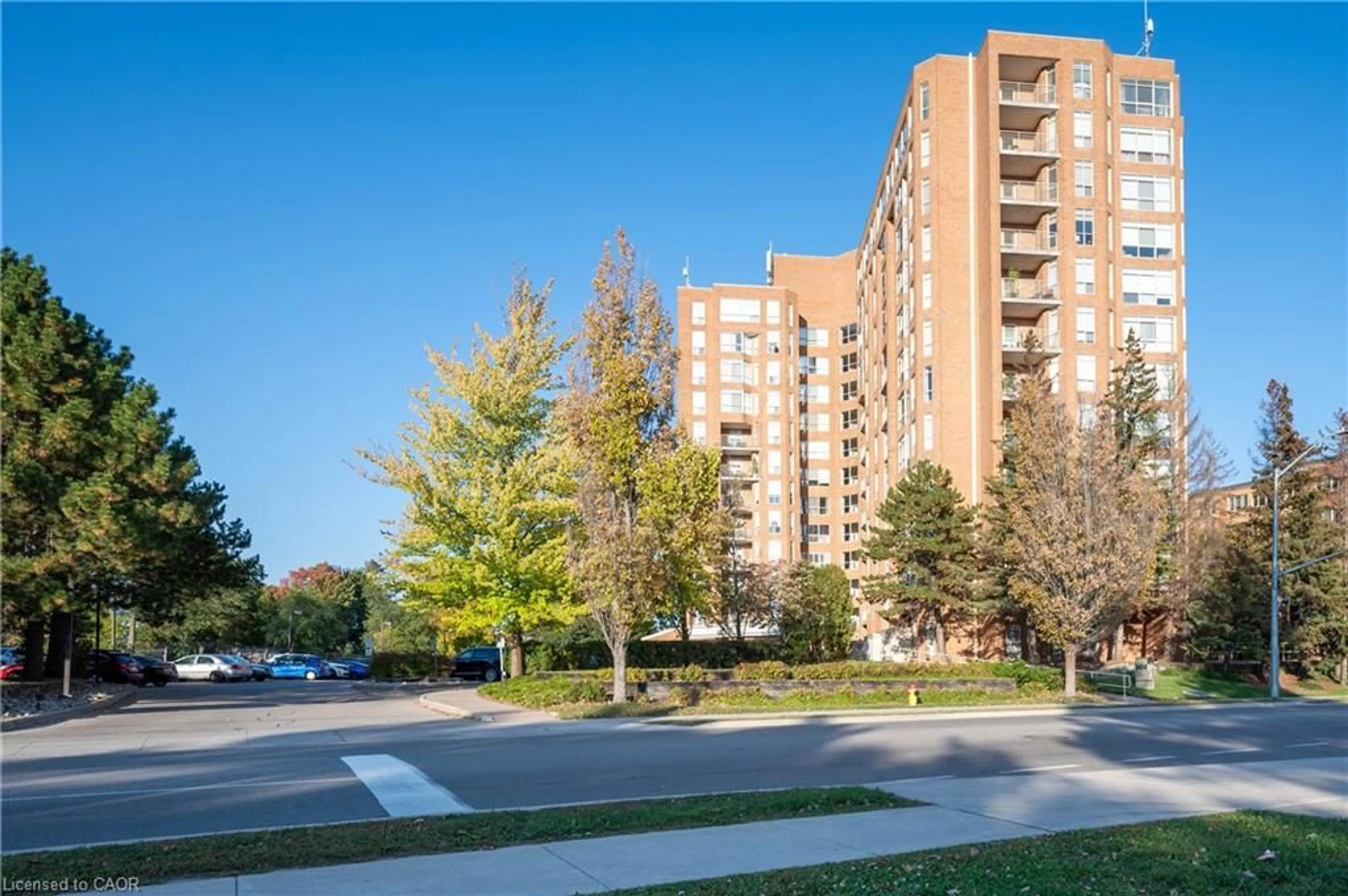 Patio, street for 1414 King St #702, Kitchener Ontario N2G 4T8