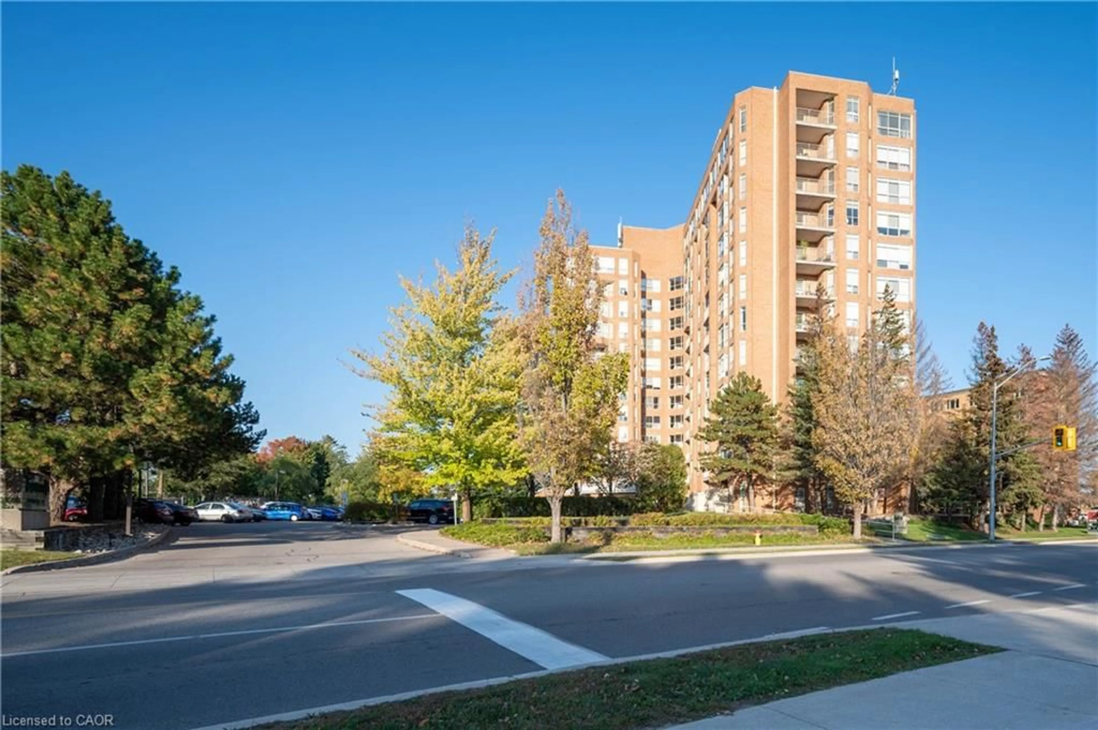 Patio, street for 1414 King St #702, Kitchener Ontario N2G 4T8